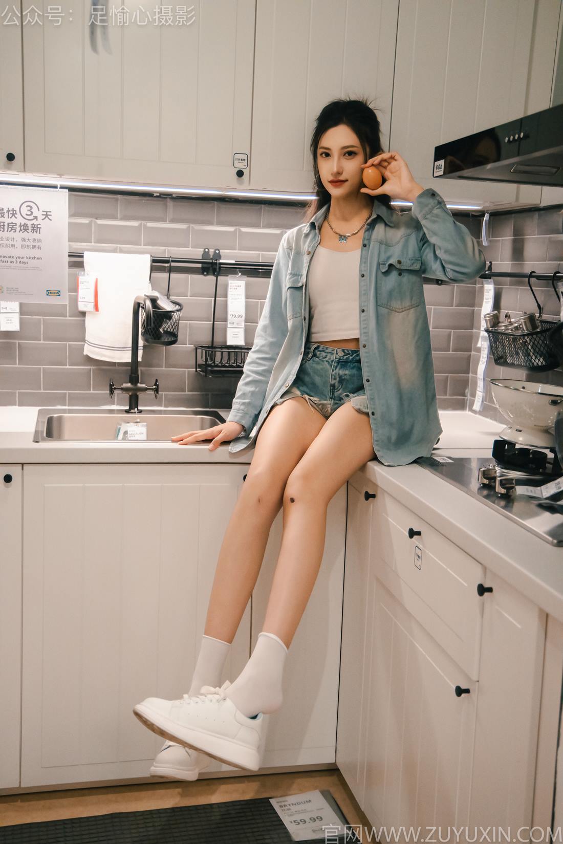 图片[4]-精选足愉心 NO.001 可乐（搭配：白T、牛仔短裤、板鞋、白棉袜、裸足）[96P]-草丛看图