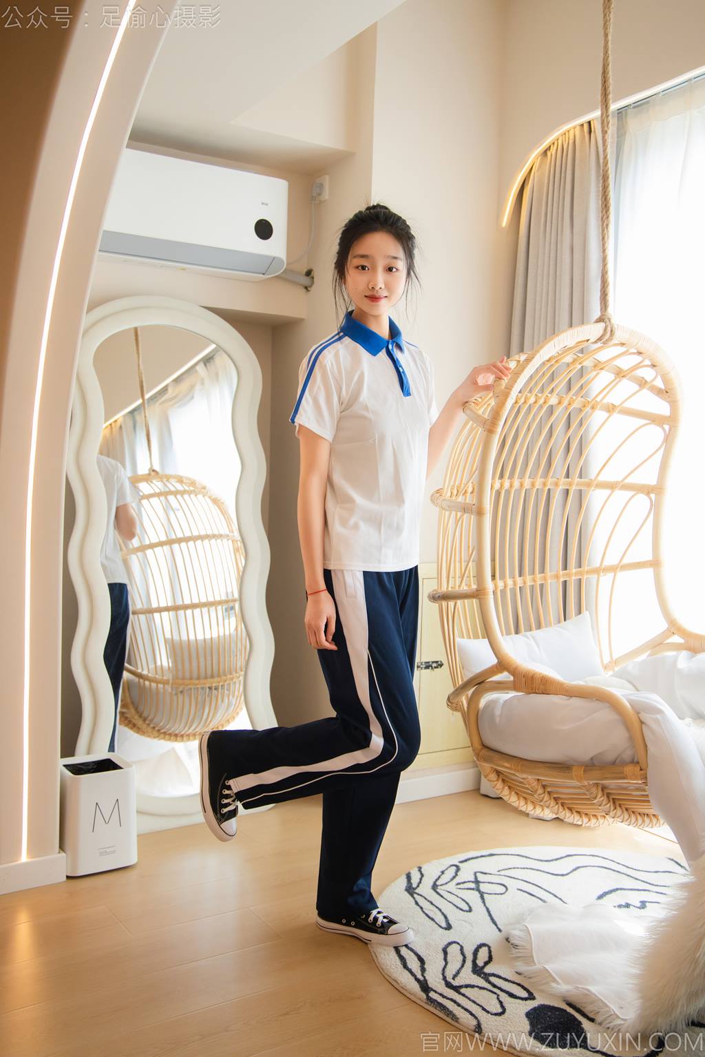 图片[5]-精选足愉心 NO.031 奶芙（搭配：校服、帆布鞋、白色棉袜、裸足）[110P]-草丛看图