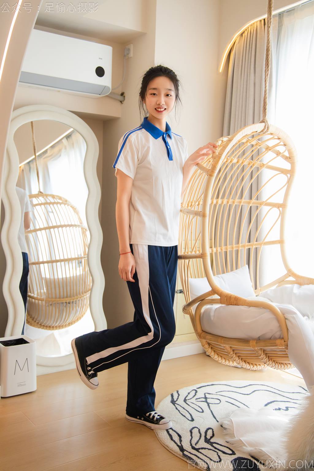 图片[6]-精选足愉心 NO.031 奶芙（搭配：校服、帆布鞋、白色棉袜、裸足）[110P]-草丛看图