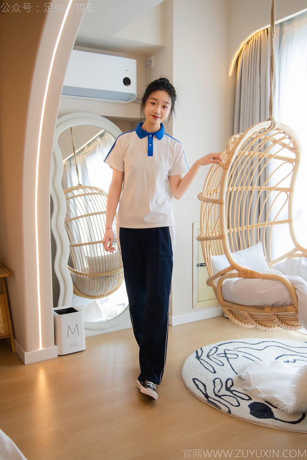 图片[7]-精选足愉心 NO.031 奶芙（搭配：校服、帆布鞋、白色棉袜、裸足）[110P]-草丛看图