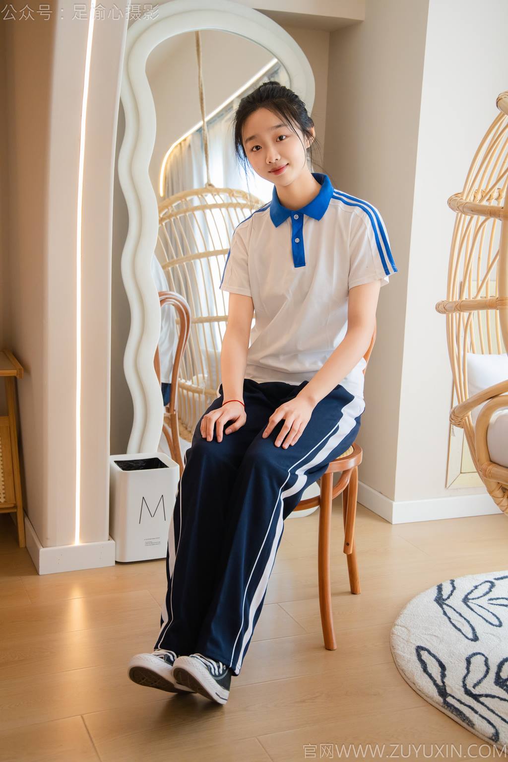 图片[8]-精选足愉心 NO.031 奶芙（搭配：校服、帆布鞋、白色棉袜、裸足）[110P]-草丛看图