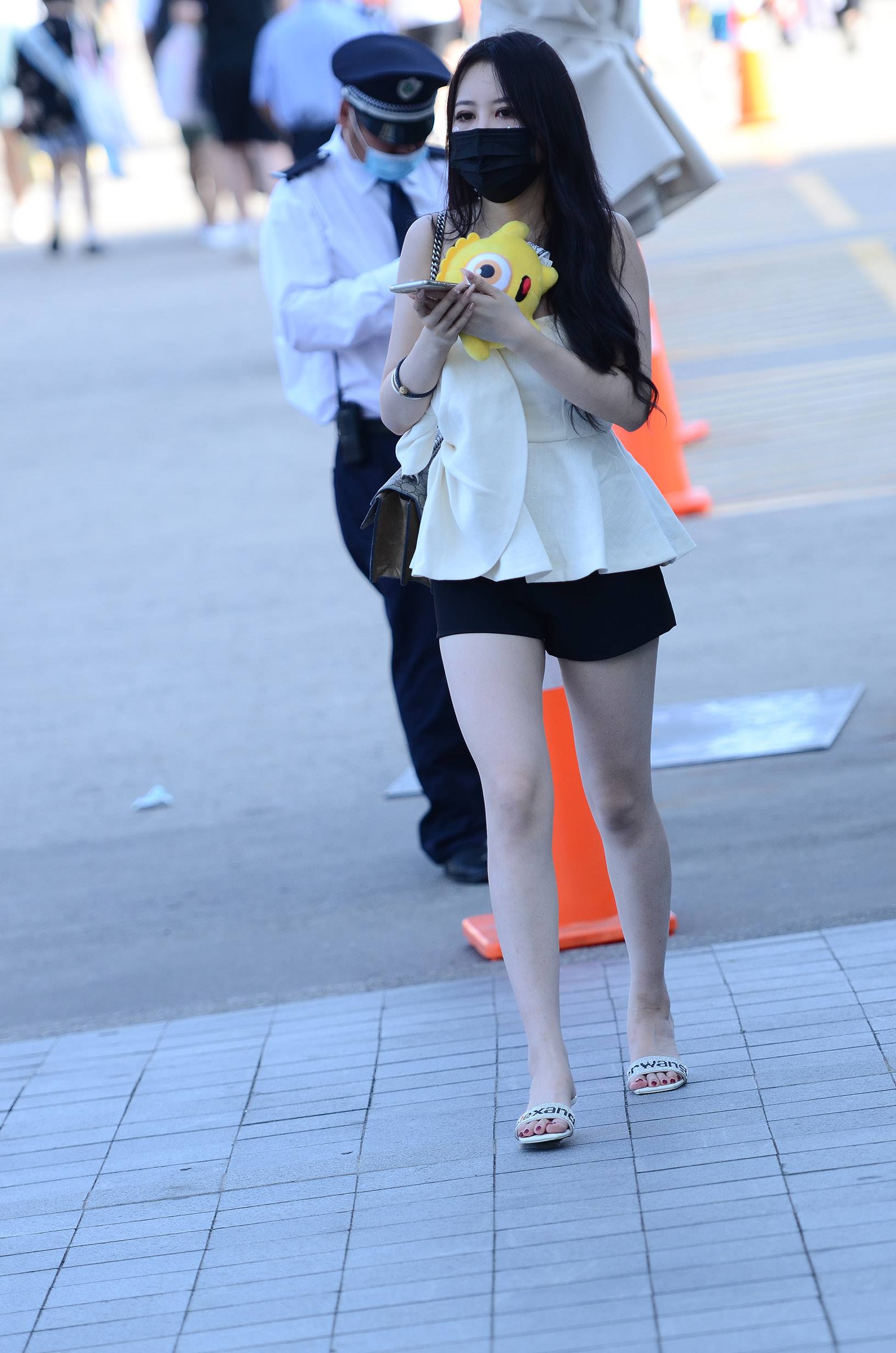 图片[2]-精选精选街拍作品 NO.1957 戴着黑色口罩的漂亮美女[35P]-草丛看图