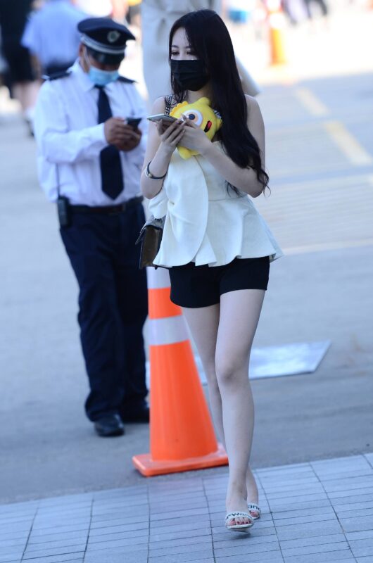 精选精选街拍作品 NO.1957 戴着黑色口罩的漂亮美女[35P]-草丛看图