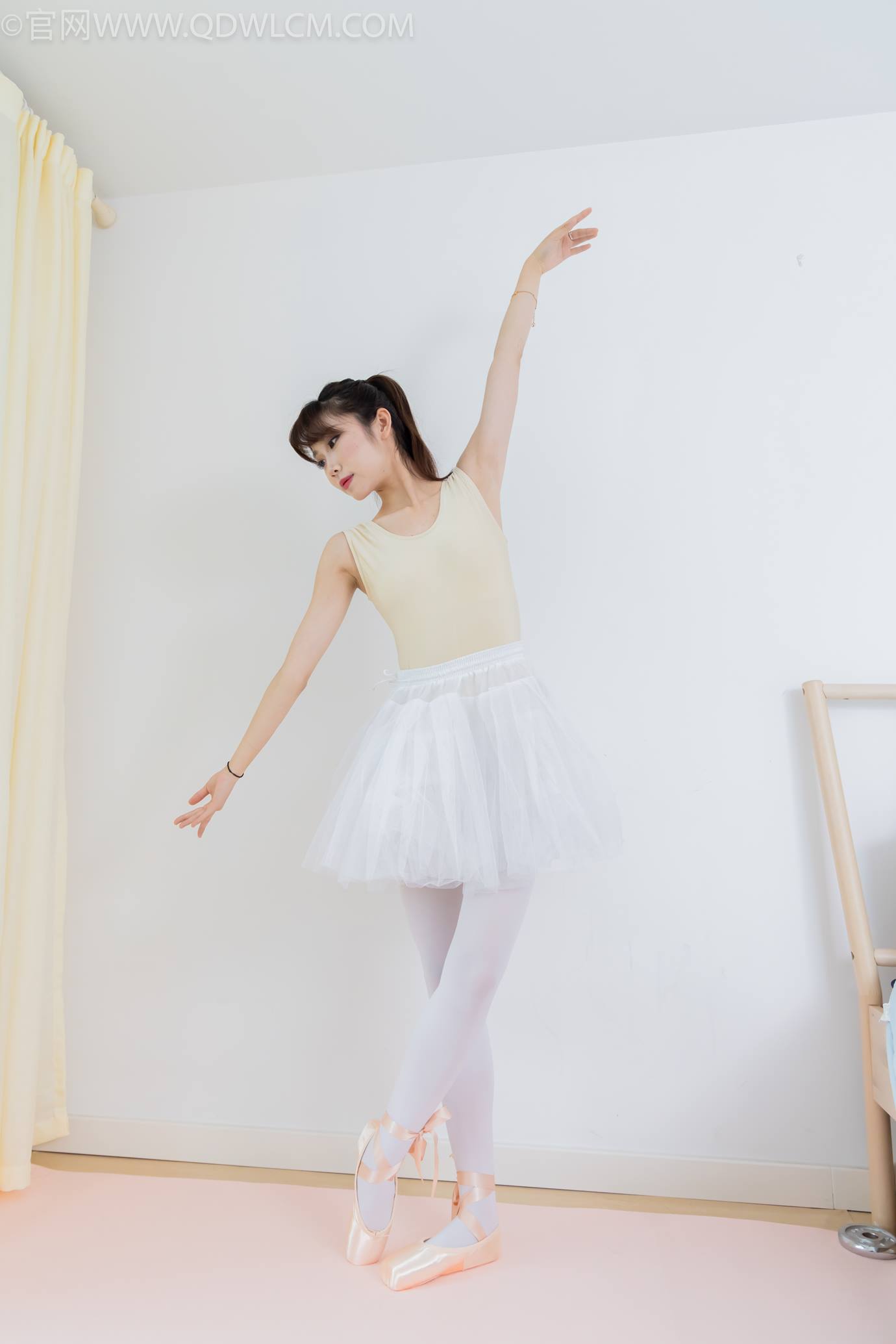 图片[3]-精选勿恋传媒 NO.2307 泡泡-芭蕾鞋、厚白丝、芭蕾动作、皮筋绑脚剧情[166P]-草丛看图