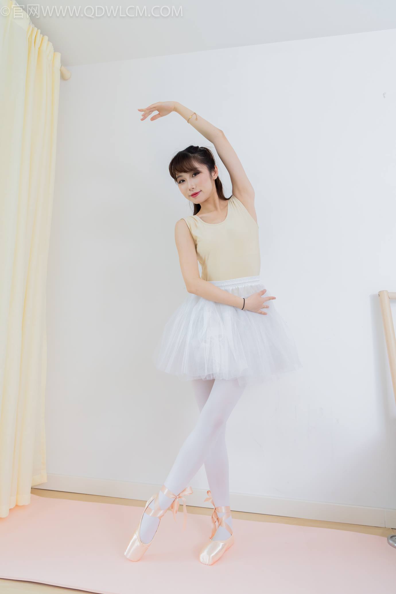 图片[4]-精选勿恋传媒 NO.2307 泡泡-芭蕾鞋、厚白丝、芭蕾动作、皮筋绑脚剧情[166P]-草丛看图