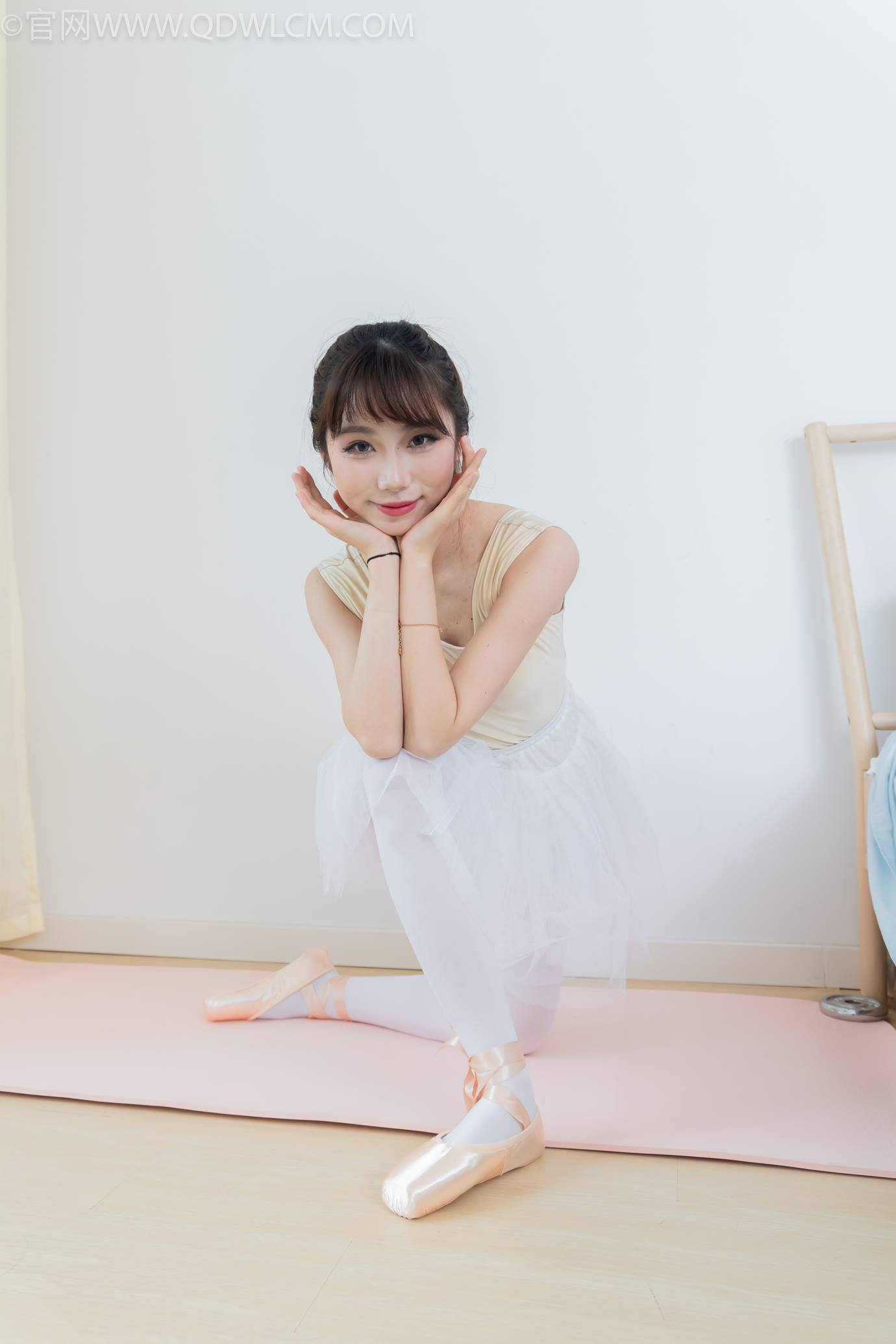 图片[7]-精选勿恋传媒 NO.2307 泡泡-芭蕾鞋、厚白丝、芭蕾动作、皮筋绑脚剧情[166P]-草丛看图