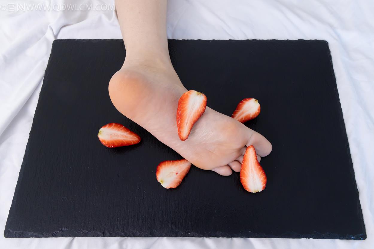 图片[8]-精选勿恋传媒 NO.2331 菜菜-高跟鞋、薄黑丝、裸足[168P]-草丛看图