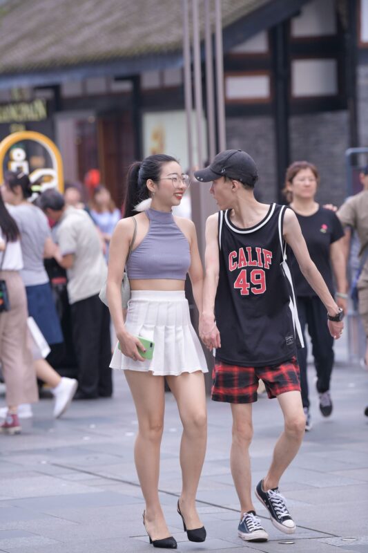 精选精选街拍作品 1642 摄神街拍作品 – 女友，羡慕啊这样穿[30P]-草丛看图