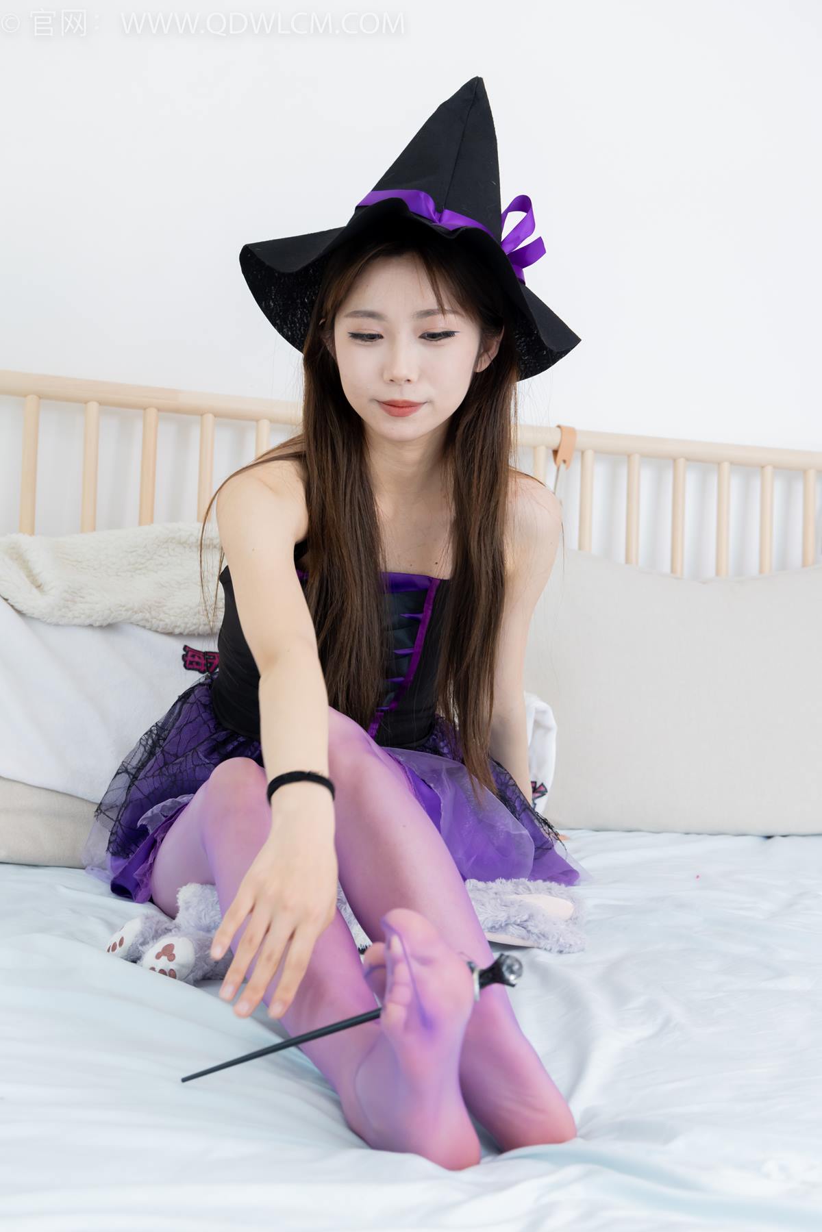 图片[2]-精选勿恋传媒 NO.2383 泡泡-高跟鞋、油亮薄紫丝、脚玩魔法棒剧情[114P]-草丛看图