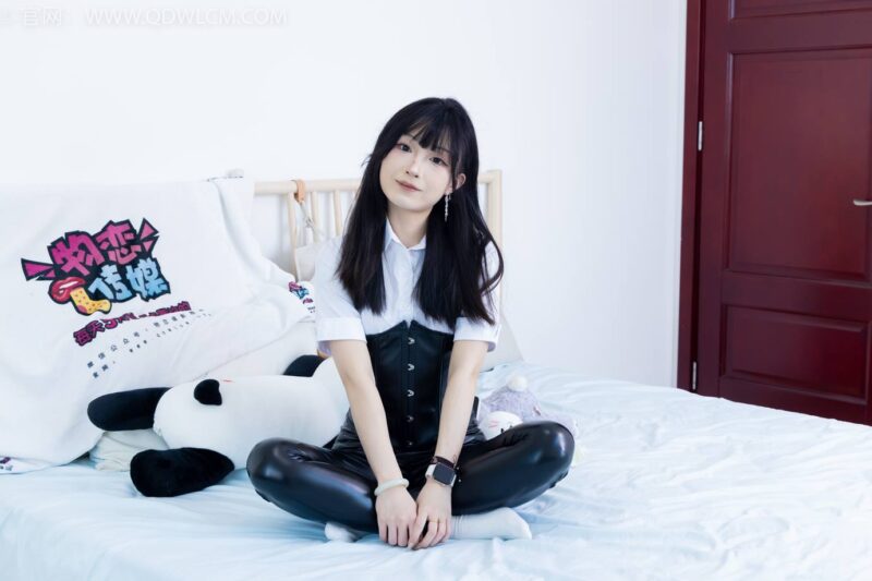 精选勿恋传媒 NO.2289 嘟嘟-长靴、高跟凉鞋、白棉袜、裸足[172P]-草丛看图