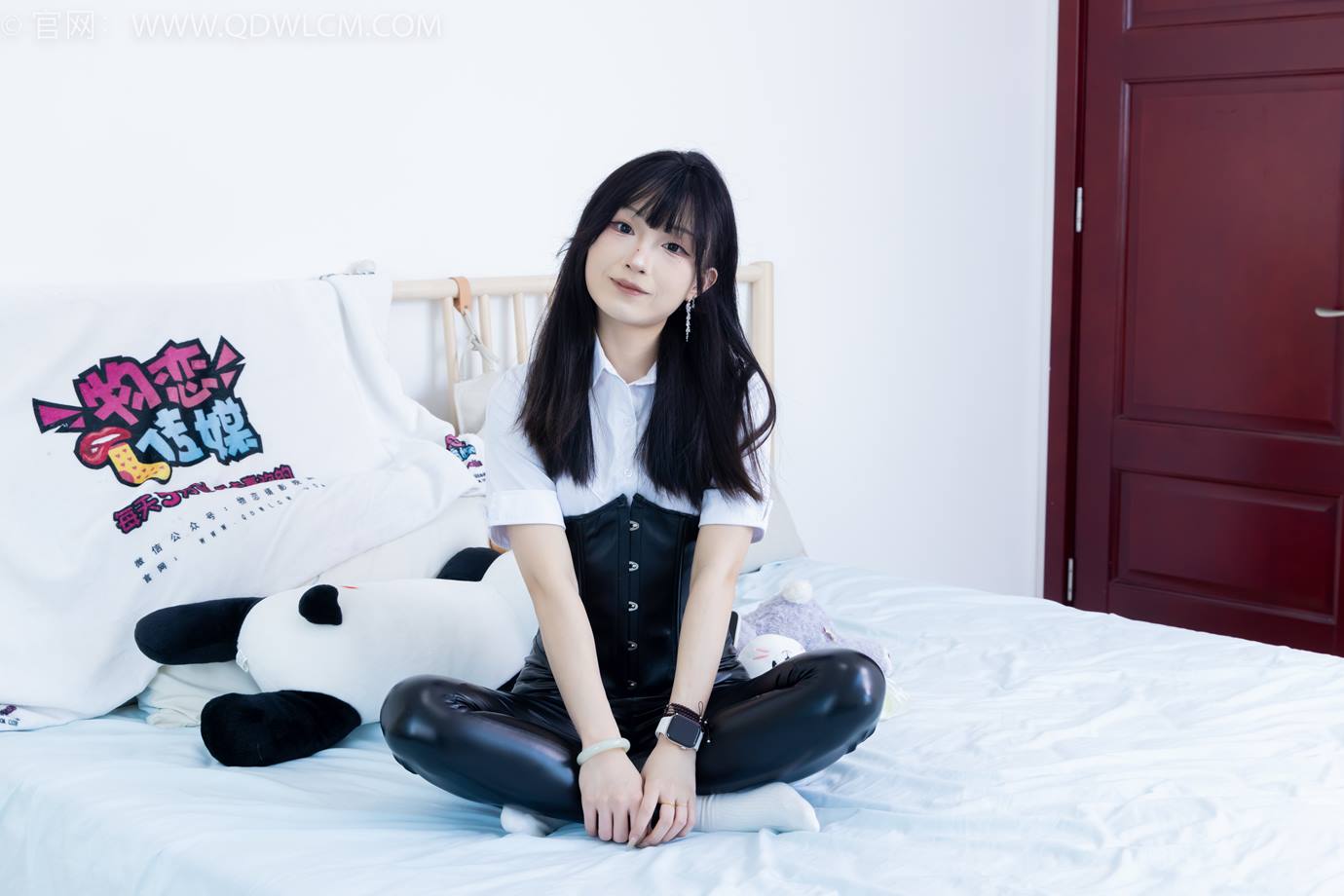 图片[1]-精选勿恋传媒 NO.2289 嘟嘟-长靴、高跟凉鞋、白棉袜、裸足[172P]-草丛看图