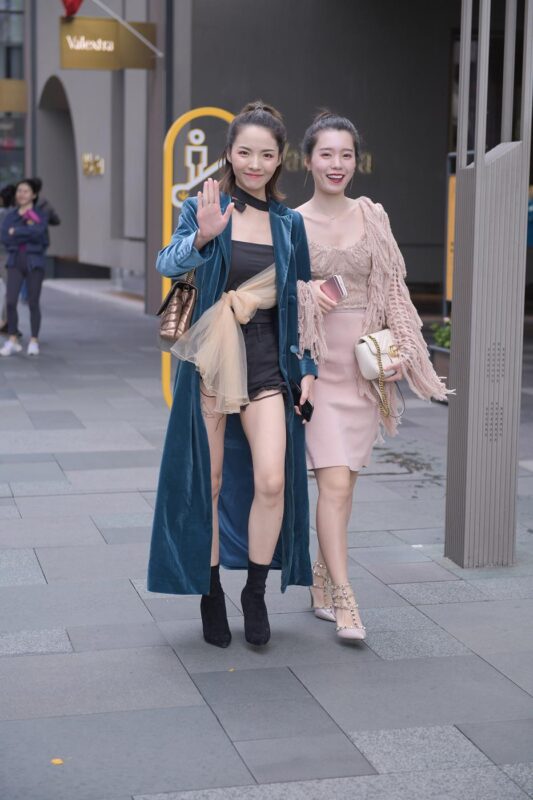 精选街拍作品 NO.1587 摄神街拍作品 – 两大小仙女[84P]-草丛看图