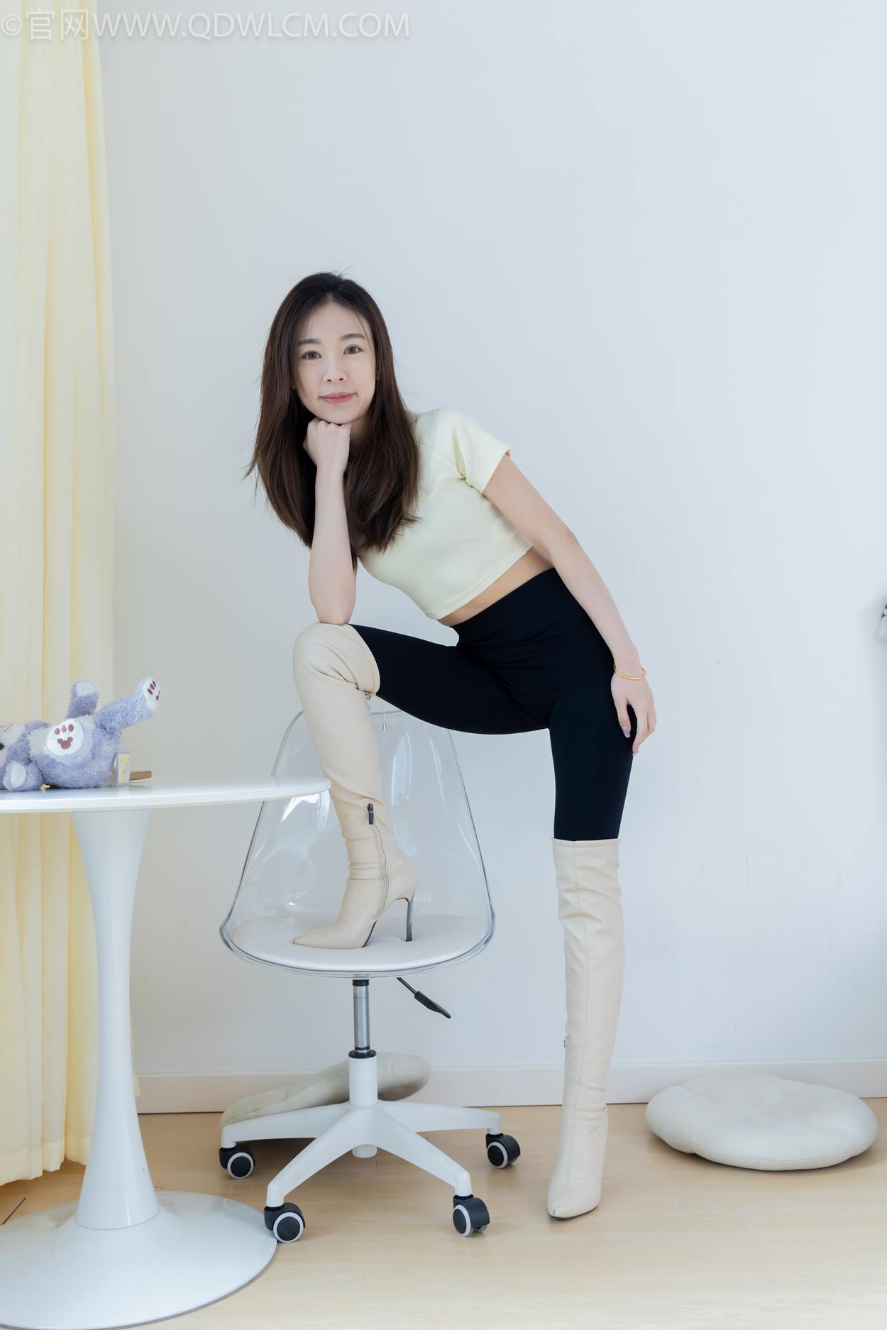 图片[1]-精选勿恋传媒 NO.2339 婷婷-长靴、白棉袜、裸足[139P]-草丛看图