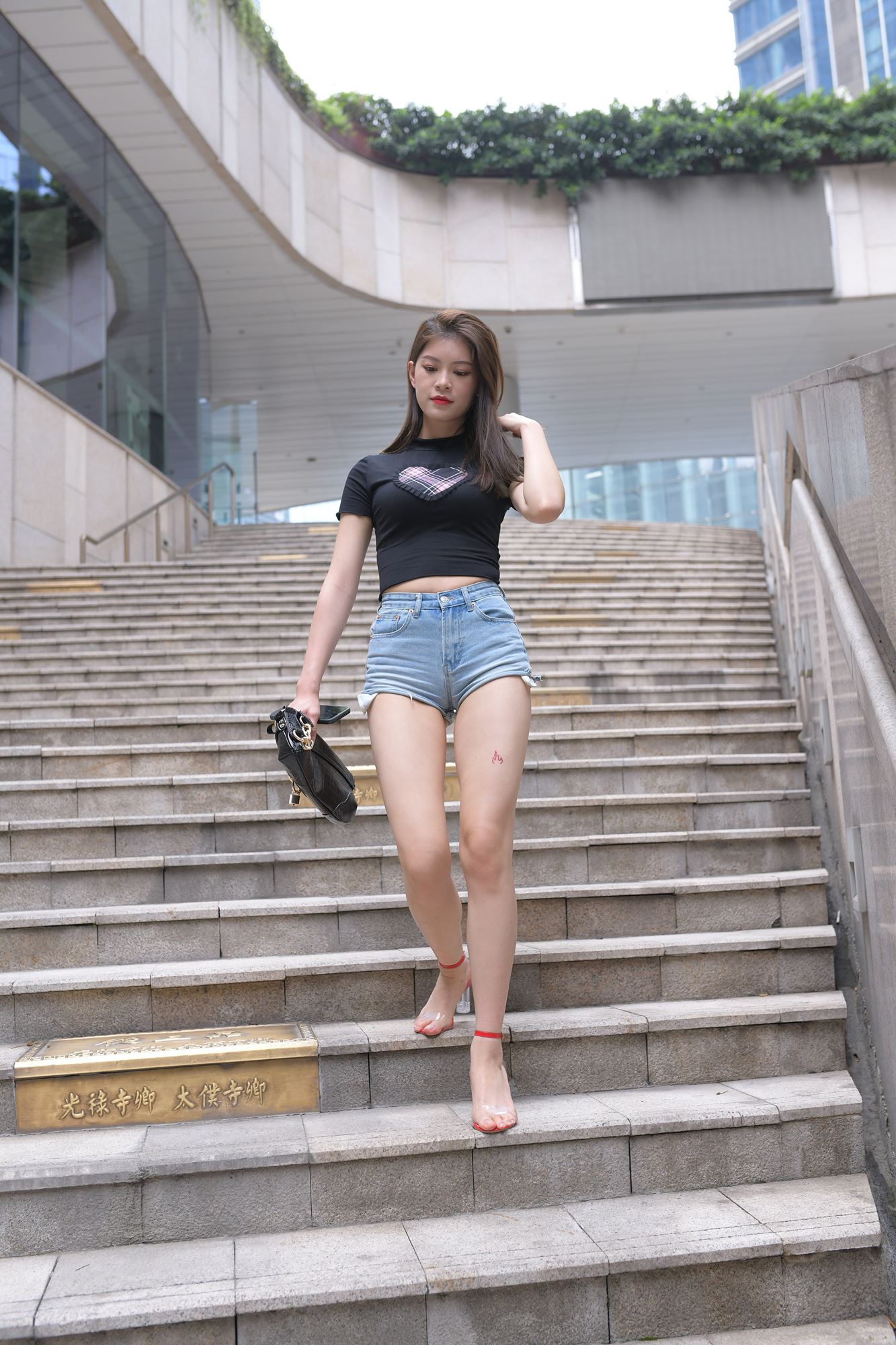 图片[2]-精选精选街拍作品 NO.1674 一始街拍作品 – 热裤美腿美女[84P]-草丛看图