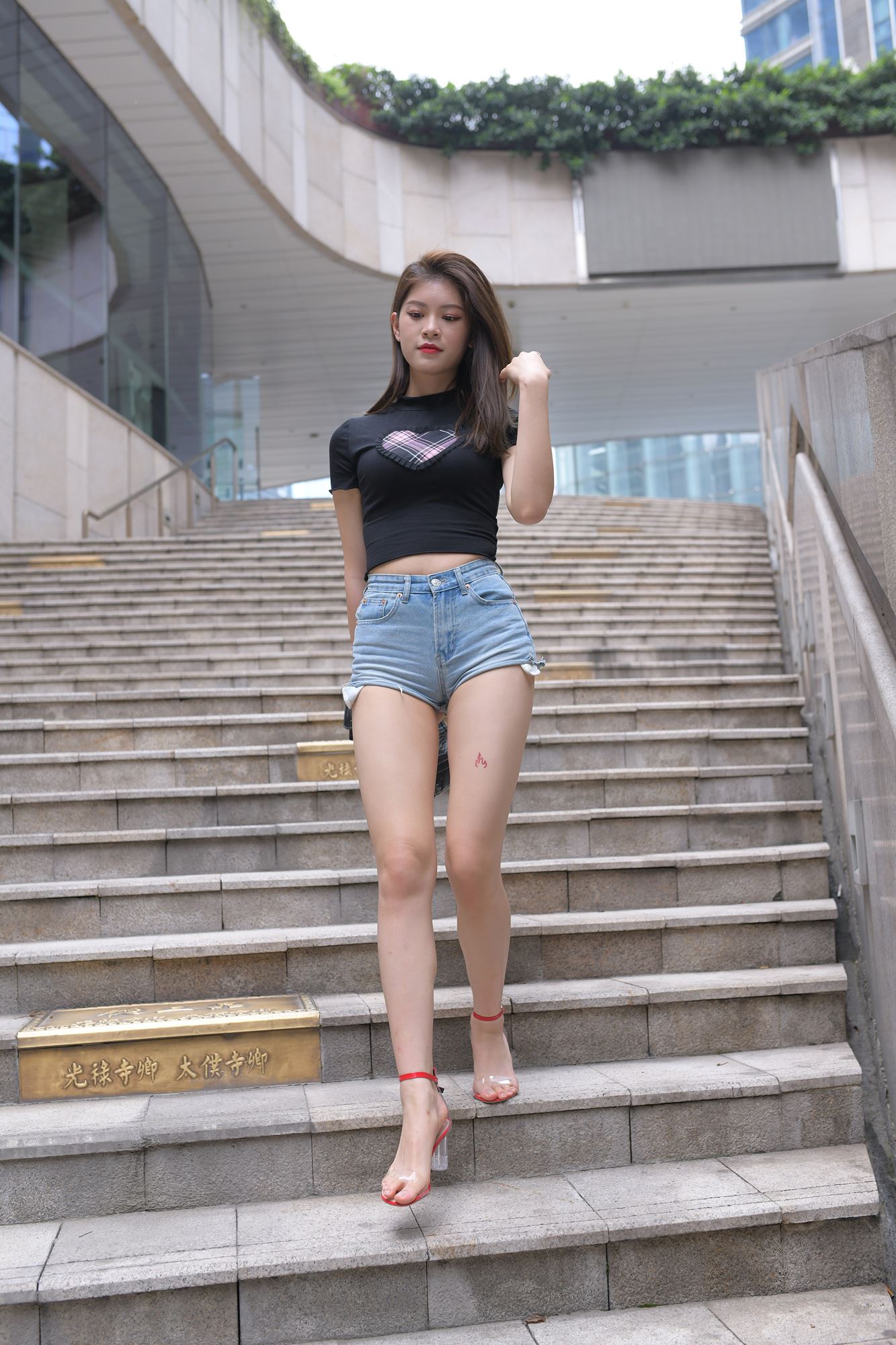 图片[4]-精选精选街拍作品 NO.1674 一始街拍作品 – 热裤美腿美女[84P]-草丛看图