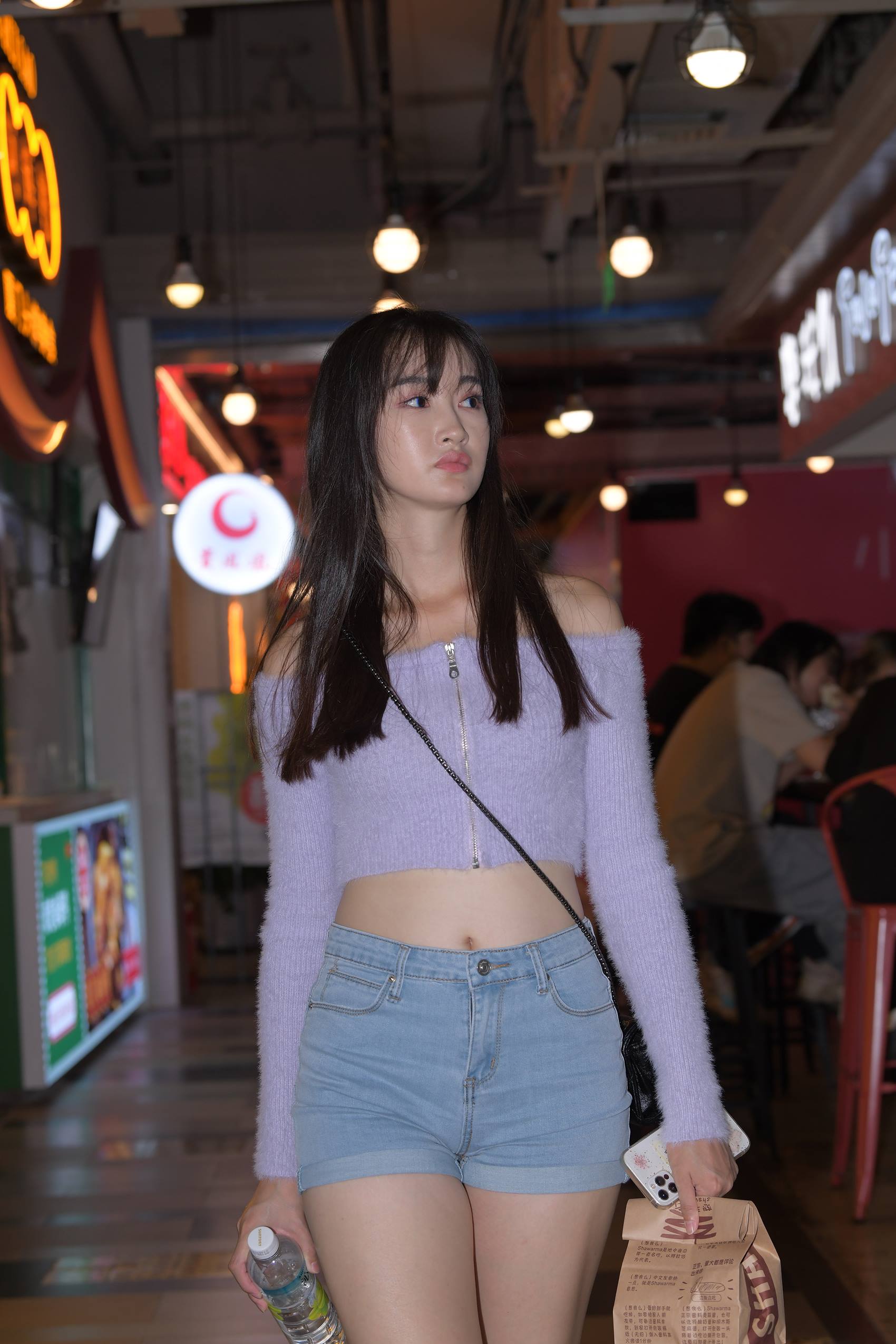 图片[1]-精选精选街拍作品 NO.1841 一只麋鹿摄影作品 – 蓝色牛仔热裤美女[44P]-草丛看图