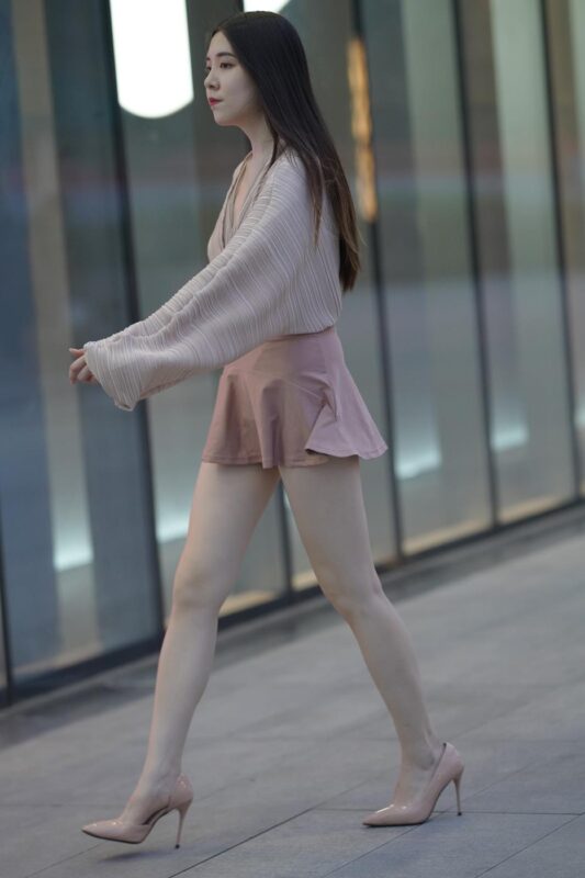 魔镜街拍 NO.167 可爱的粉色短裙小解解[96P]-草丛看图