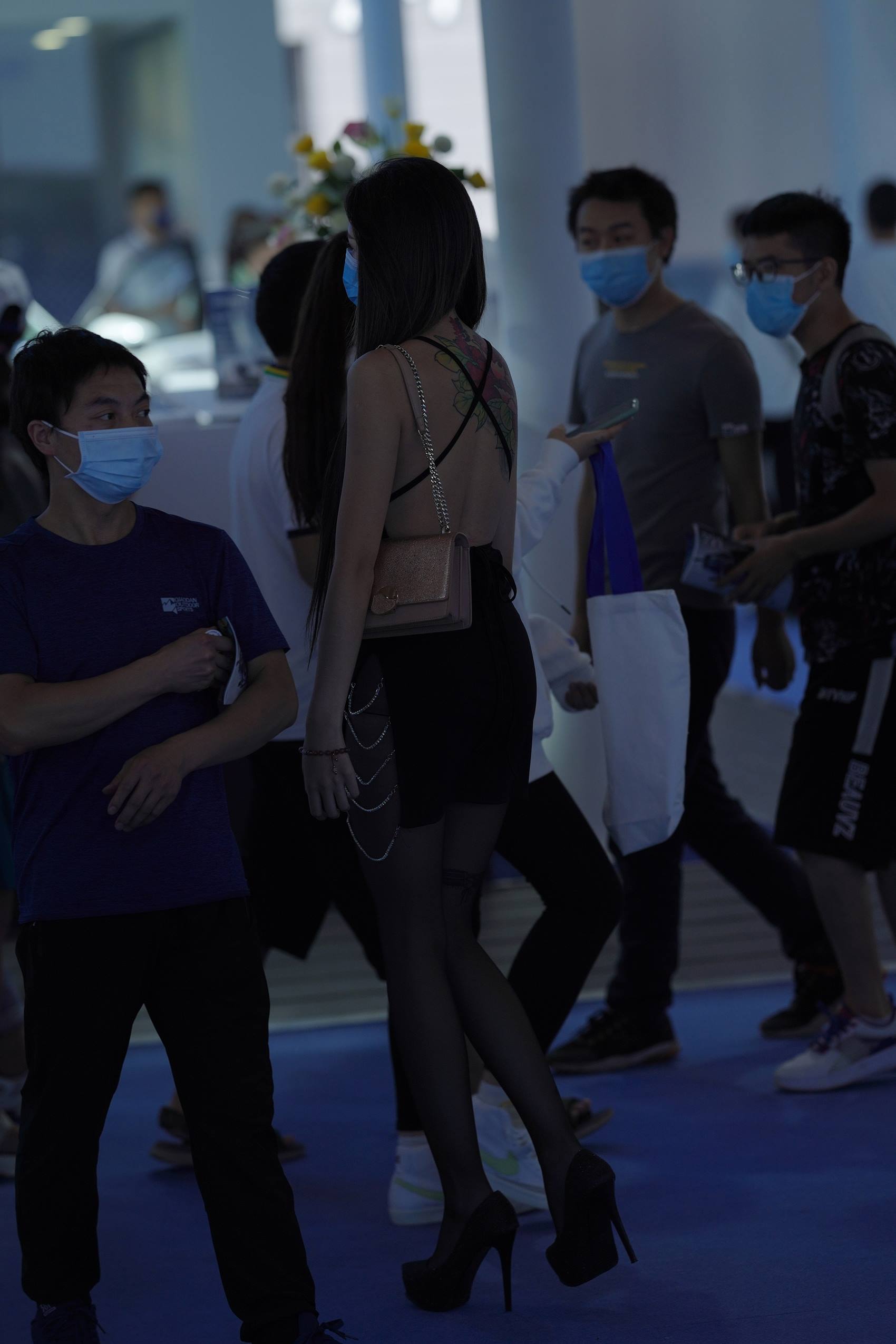 图片[6]-精选精选街拍作品 NO.1885 黑丝长腿逛车展[84P]-草丛看图