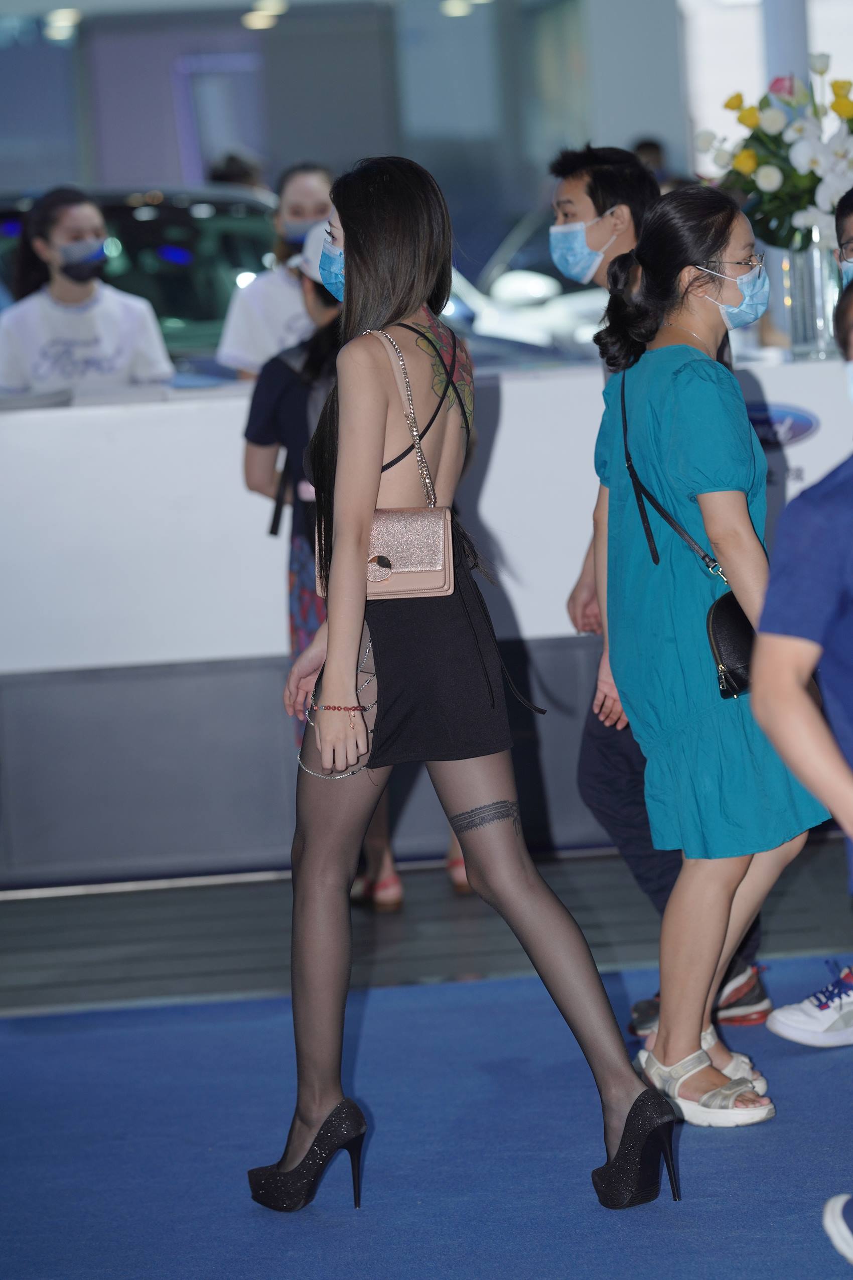 图片[7]-精选精选街拍作品 NO.1885 黑丝长腿逛车展[84P]-草丛看图