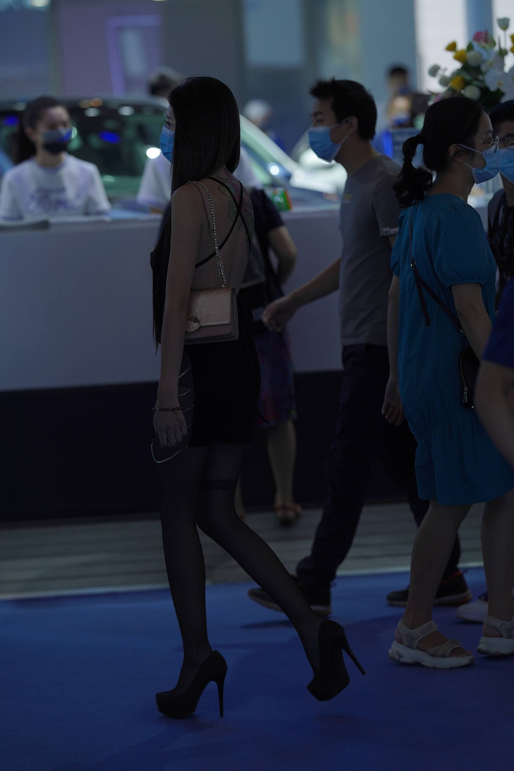 图片[8]-精选精选街拍作品 NO.1885 黑丝长腿逛车展[84P]-草丛看图