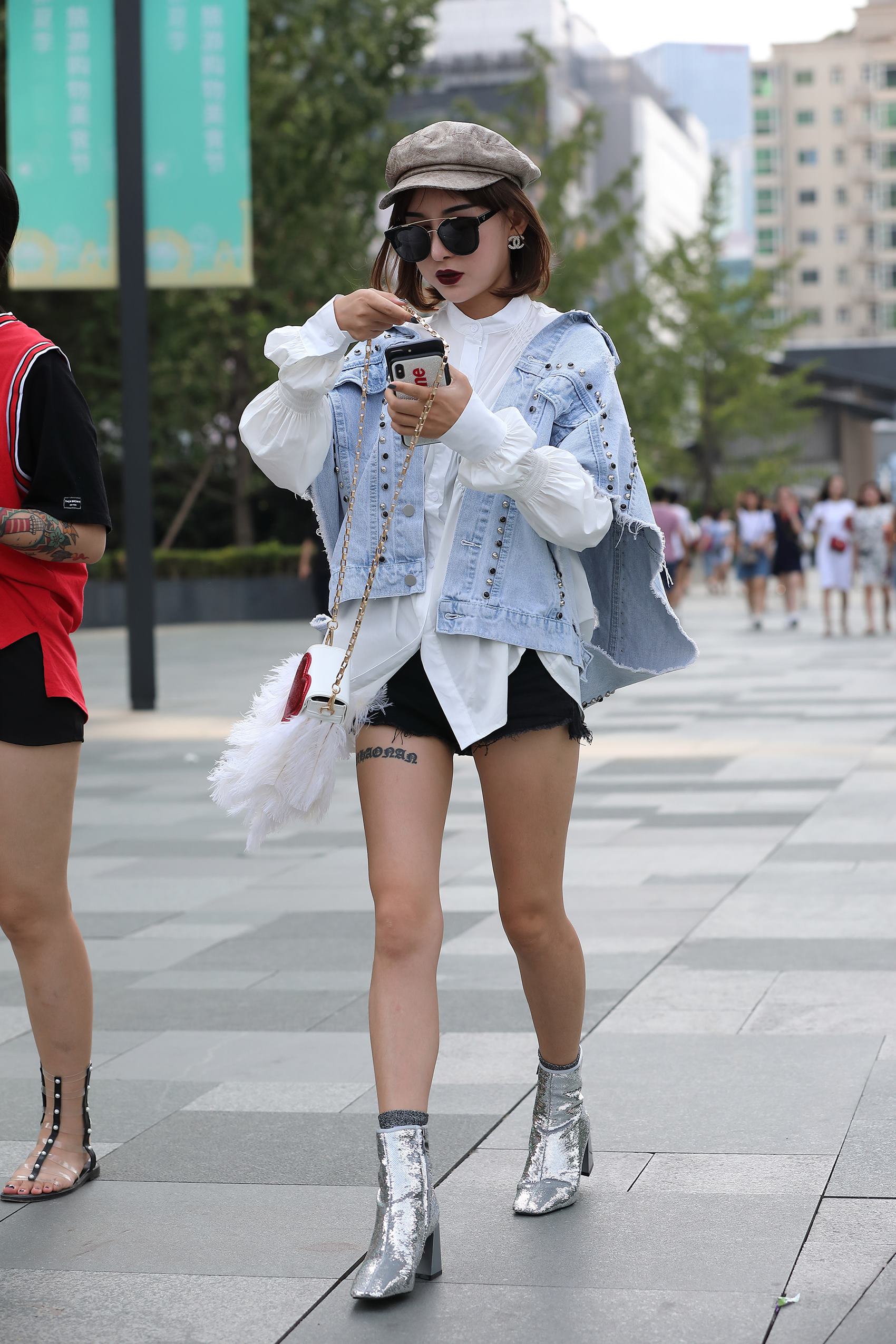 图片[5]-精选精选街拍作品 NO.1759 辉辉街拍作品 – 墨镜长腿短发美女小解解[20P]-草丛看图