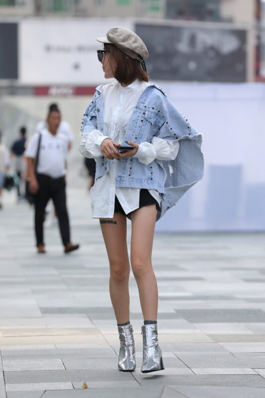 精选精选街拍作品 NO.1759 辉辉街拍作品 – 墨镜长腿短发美女小解解[20P]-草丛看图