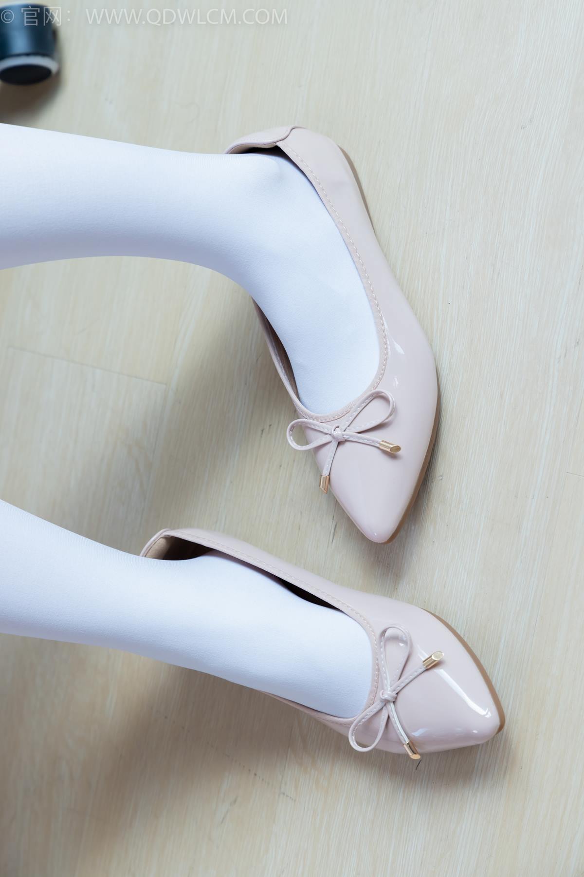 图片[4]-精选勿恋传媒 NO.2359 恬恬-女仆装、平底鞋、厚白丝、老头乐挠脚剧情[125P]-草丛看图