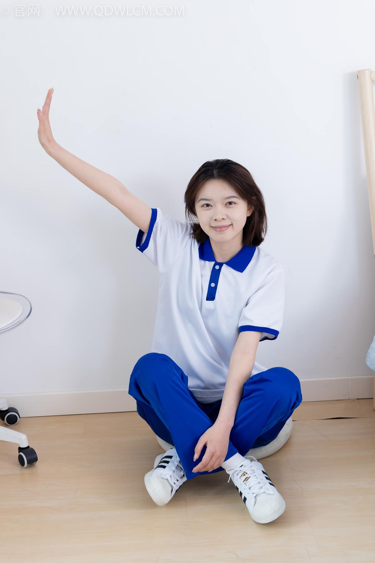 图片[5]-精选勿恋传媒 NO.2364 小悦-校服、板鞋、白棉袜、裸足[126P]-草丛看图