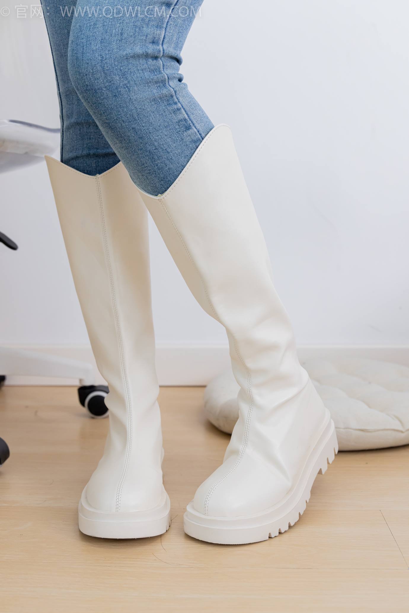 图片[8]-精选勿恋传媒 NO.2302 恬恬-长靴、厚白丝、裤里丝、瑜伽动作老头乐挠脚剧情[115P]-草丛看图