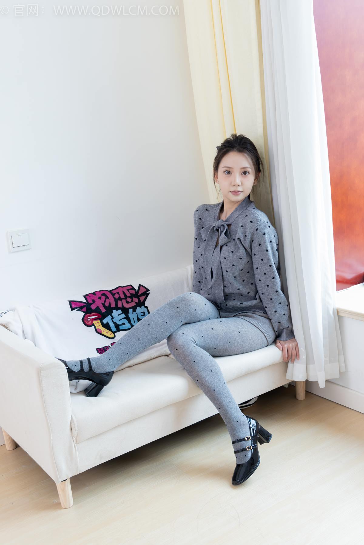 图片[2]-精选勿恋传媒 NO.2355 小曦-皮鞋、厚灰丝[104P]-草丛看图