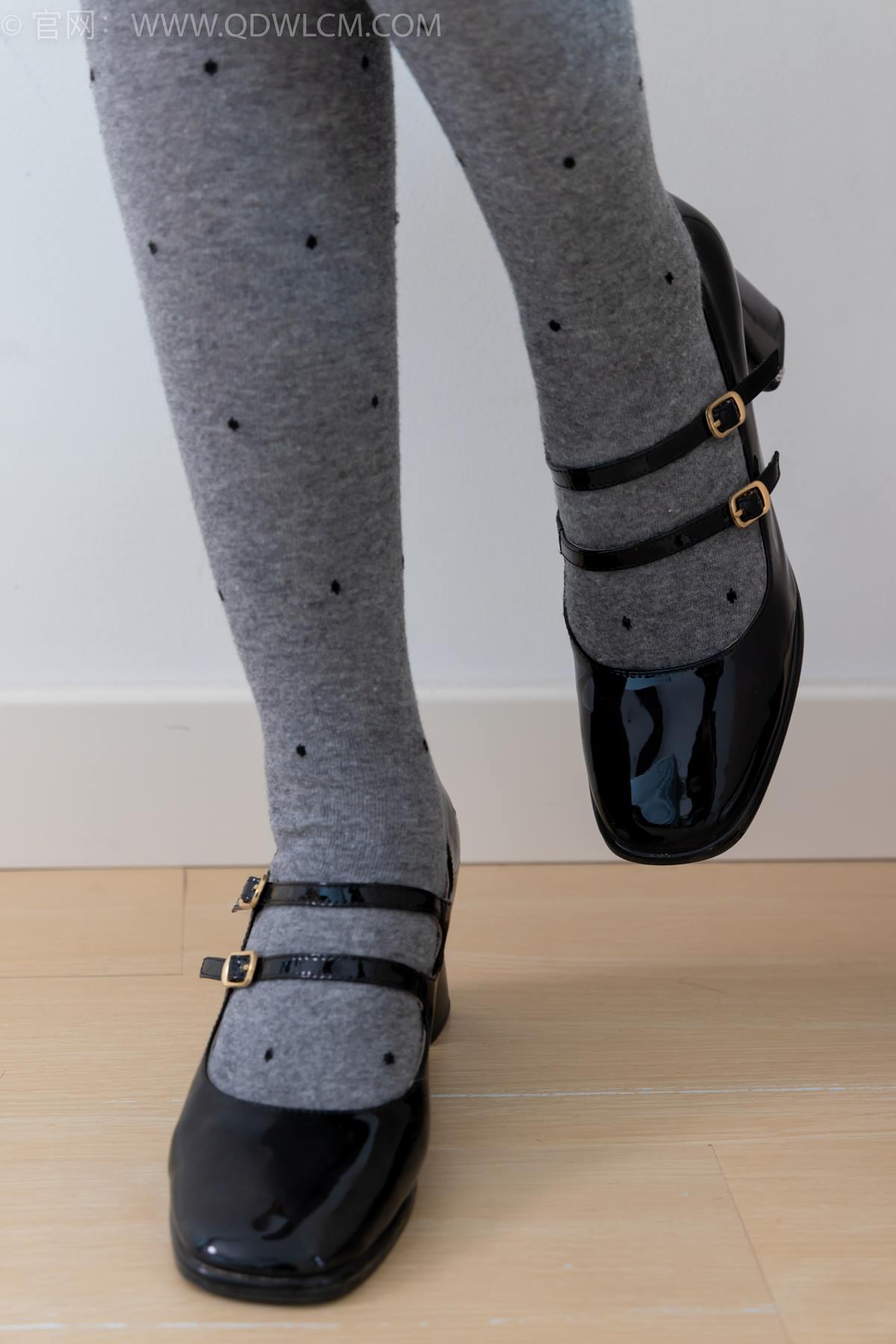 图片[7]-精选勿恋传媒 NO.2355 小曦-皮鞋、厚灰丝[104P]-草丛看图