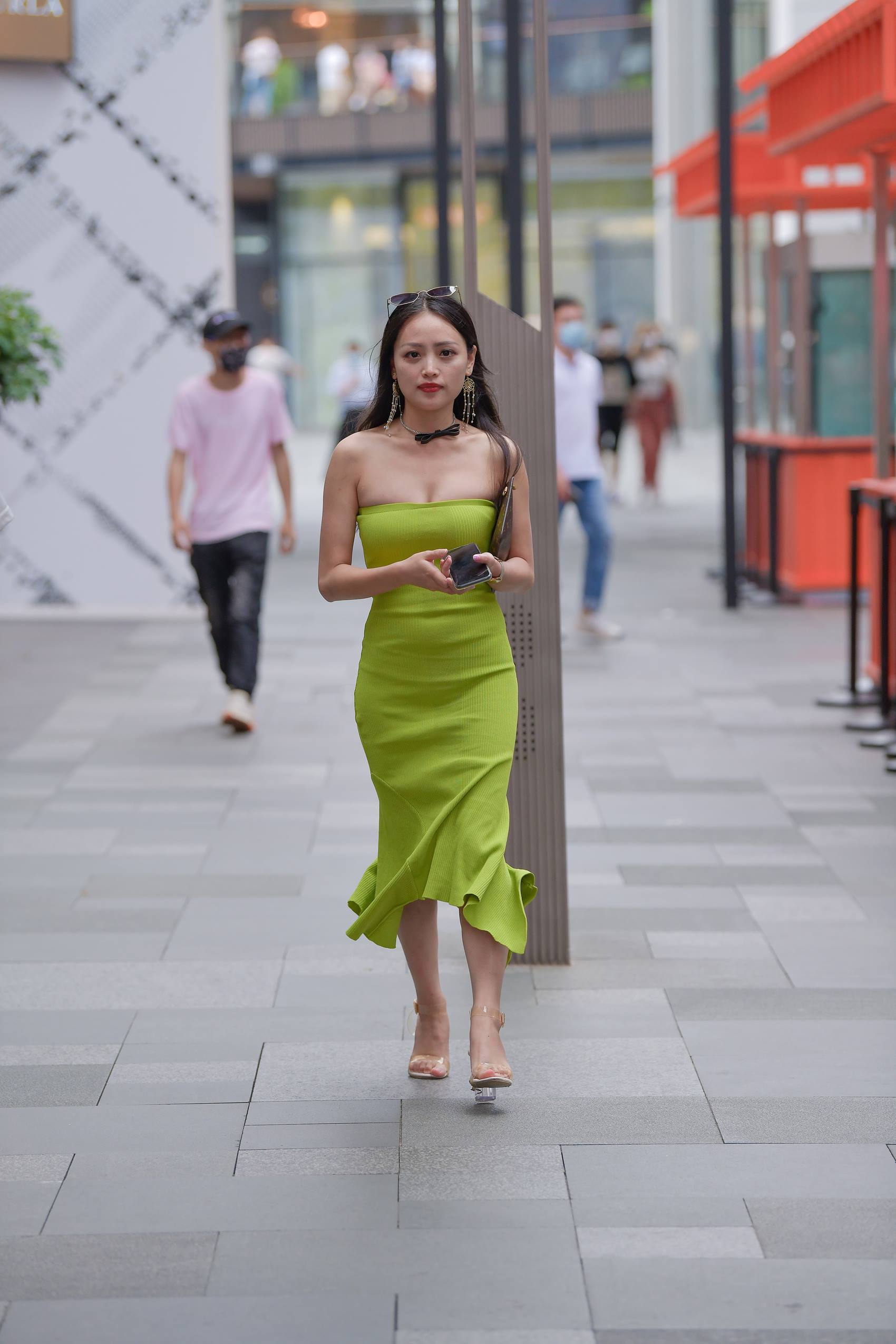 图片[2]-精选精选街拍作品 NO.1801 视觉冲击街拍作品 – 抹胸美女[48P]-草丛看图