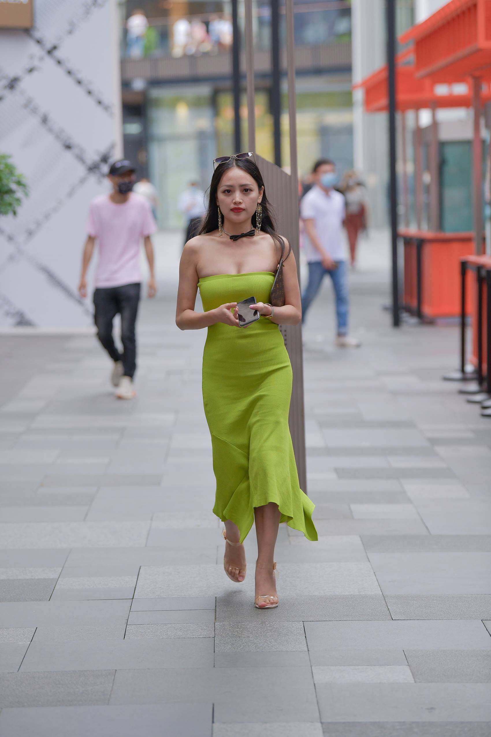 图片[3]-精选精选街拍作品 NO.1801 视觉冲击街拍作品 – 抹胸美女[48P]-草丛看图