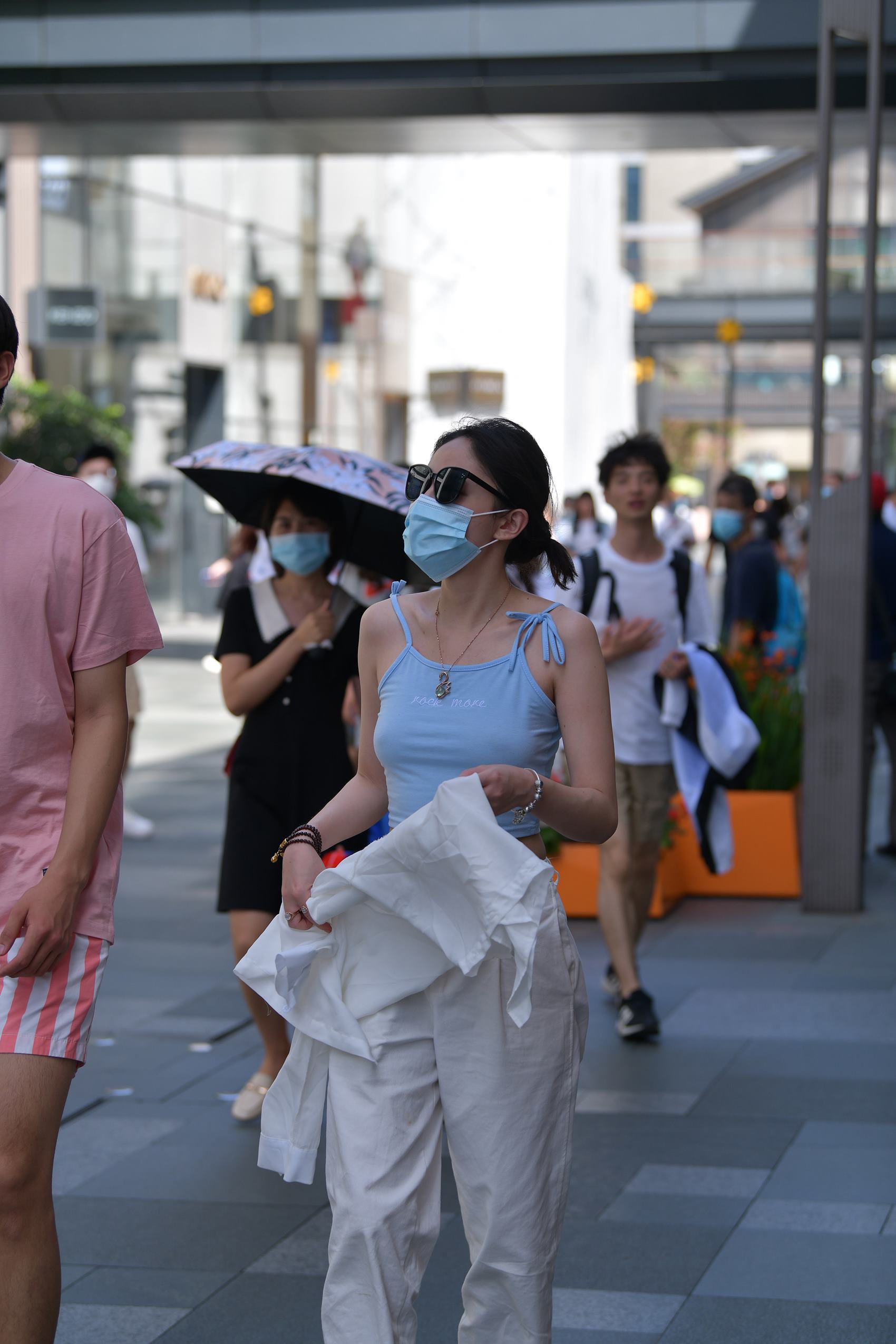 图片[4]-精选精选街拍作品 NO.1733 摄神街拍作品 – 震惊，豪放的小解解[31P]-草丛看图