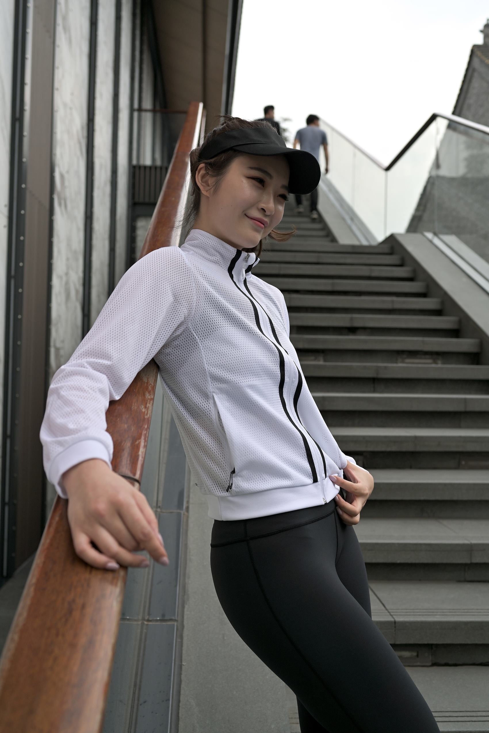 图片[2]-精选精选街拍作品 NO.1728 摄霸街拍作品 – 仅身瑜伽裤美女[52P]-草丛看图