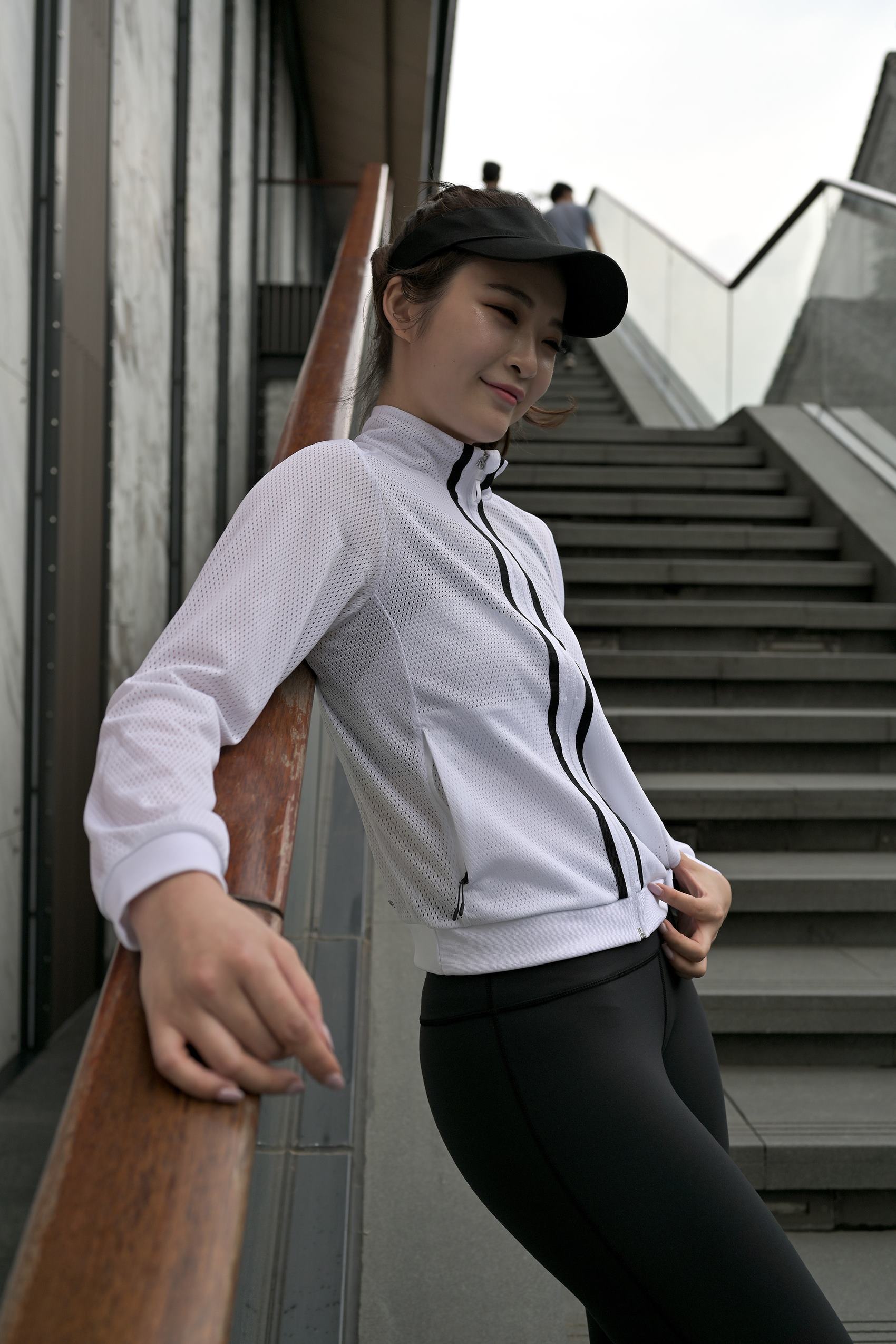 图片[3]-精选精选街拍作品 NO.1728 摄霸街拍作品 – 仅身瑜伽裤美女[52P]-草丛看图