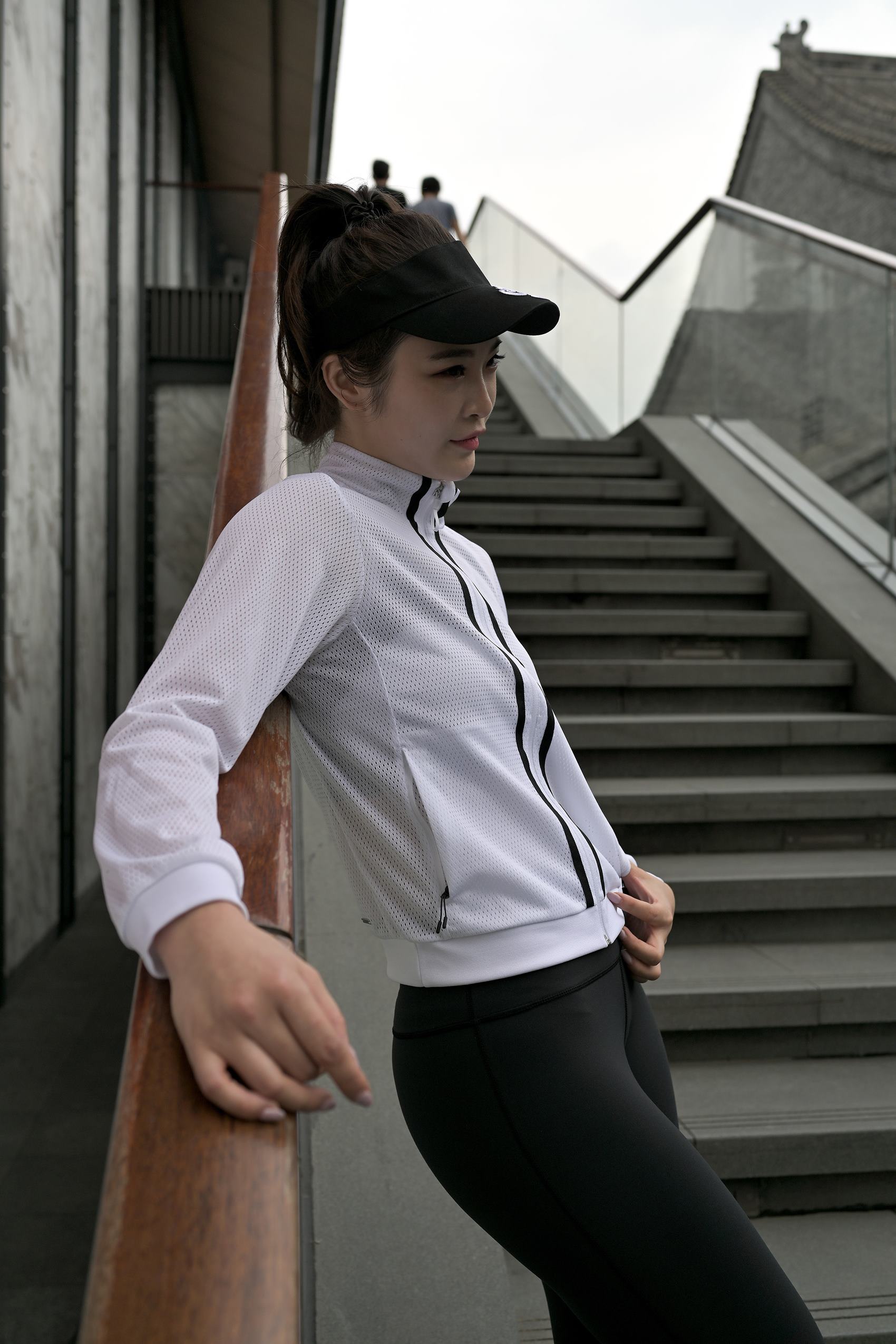 图片[4]-精选精选街拍作品 NO.1728 摄霸街拍作品 – 仅身瑜伽裤美女[52P]-草丛看图