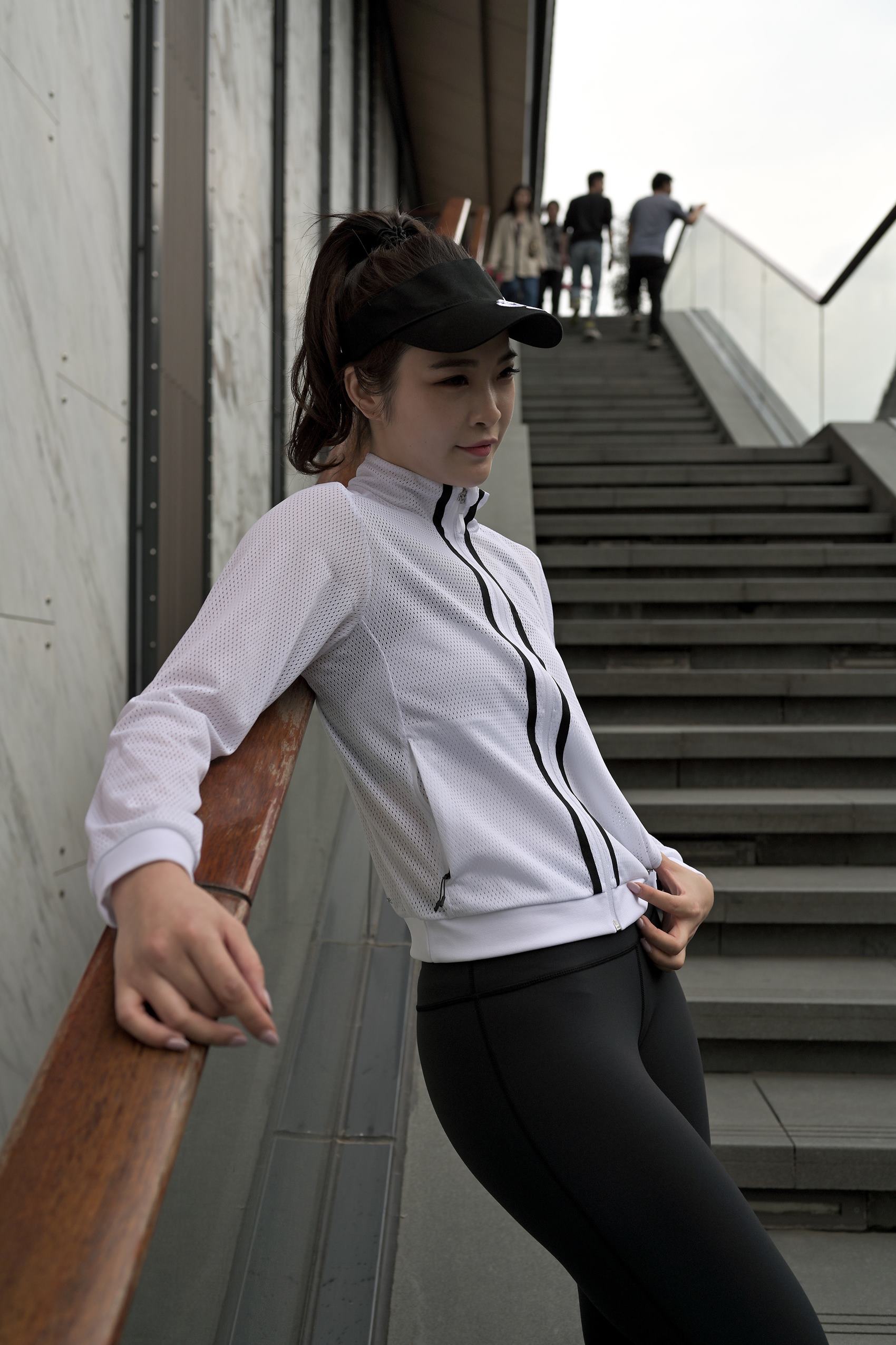 图片[6]-精选精选街拍作品 NO.1728 摄霸街拍作品 – 仅身瑜伽裤美女[52P]-草丛看图