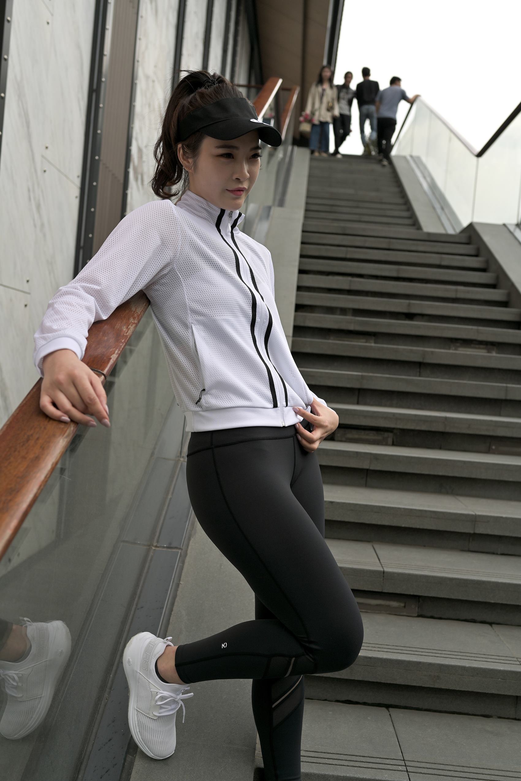 图片[7]-精选精选街拍作品 NO.1728 摄霸街拍作品 – 仅身瑜伽裤美女[52P]-草丛看图