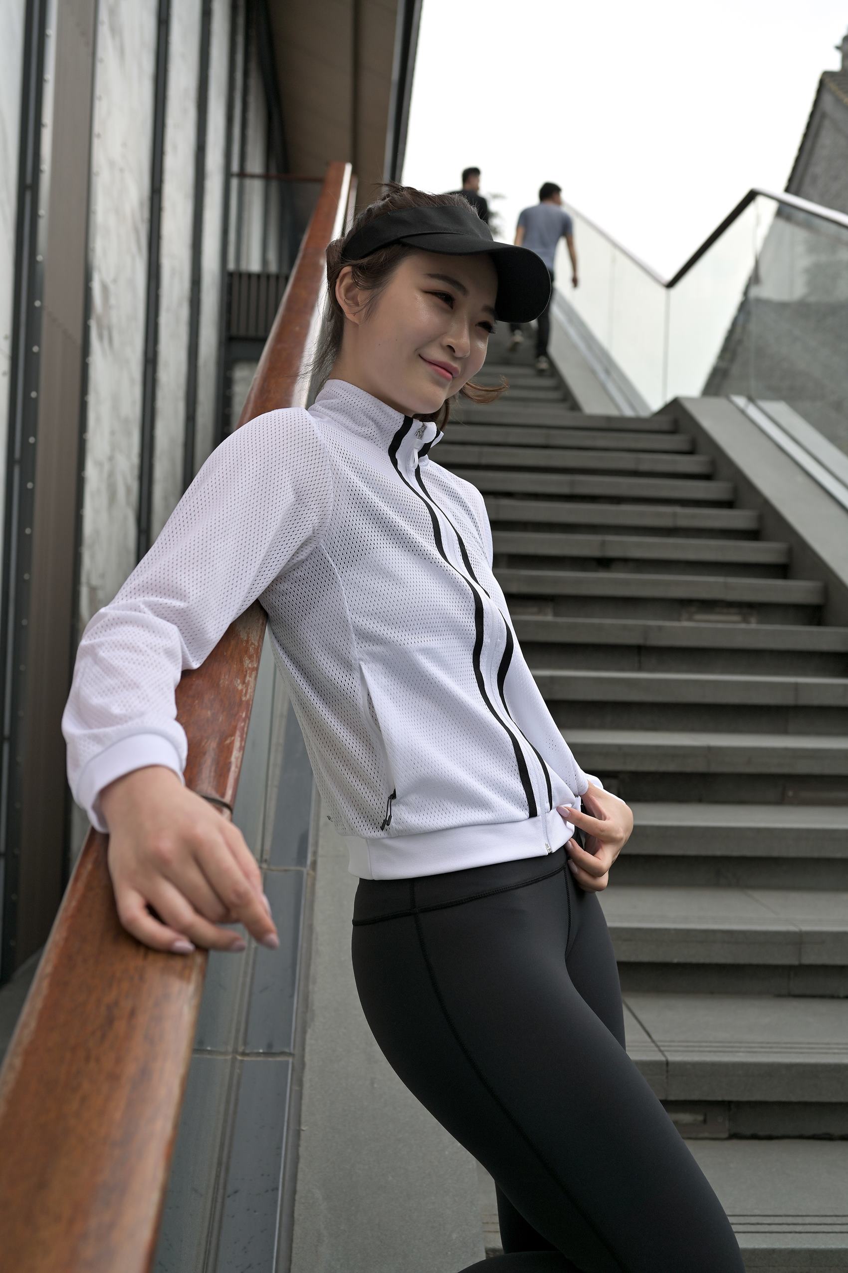 图片[1]-精选精选街拍作品 NO.1728 摄霸街拍作品 – 仅身瑜伽裤美女[52P]-草丛看图