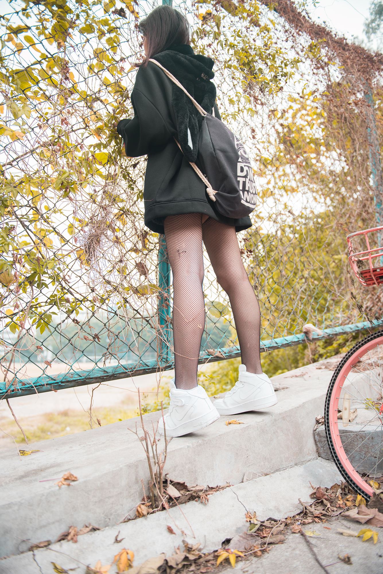 图片[1]-精选精选街拍作品 NO.1685 小透明DK街拍作品 – 好奇心重的往袜少女[88P]-草丛看图