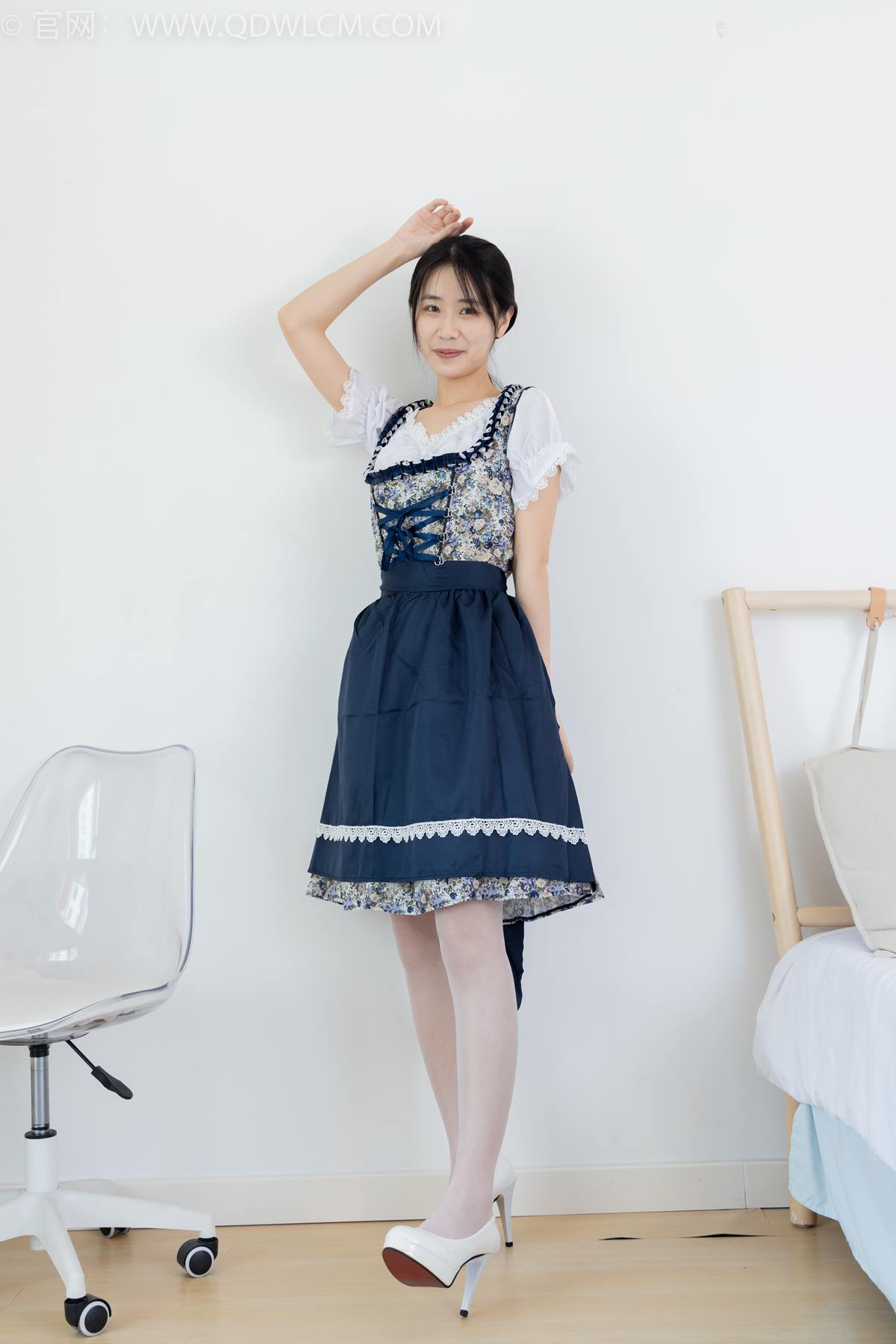 图片[4]-精选勿恋传媒 NO.2365 菜菜-高跟鞋、薄白丝、裸足[104P]-草丛看图