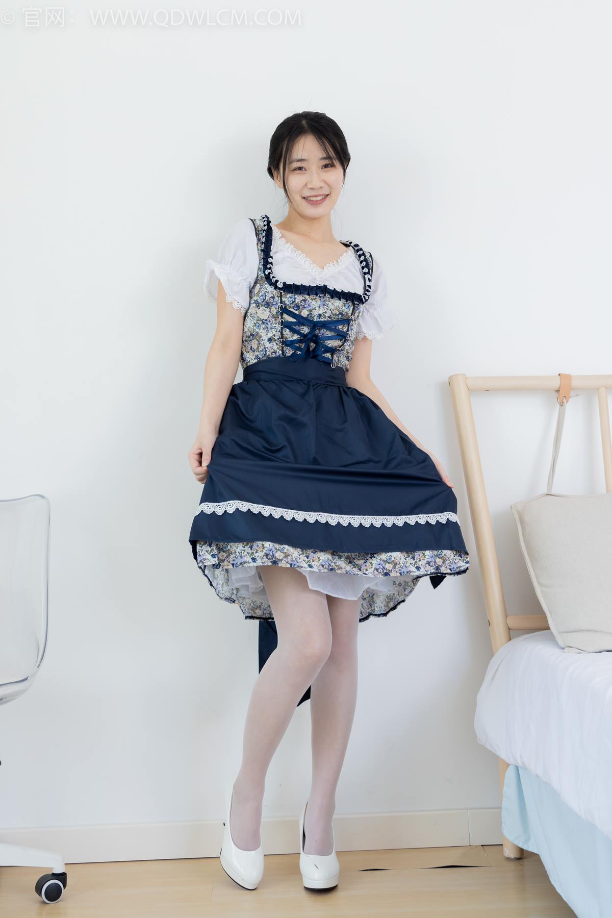 图片[1]-精选勿恋传媒 NO.2365 菜菜-高跟鞋、薄白丝、裸足[104P]-草丛看图