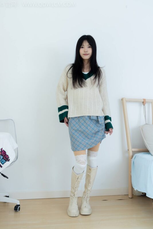 精选勿恋传媒 NO.2312 茯苓-长靴、过膝白棉袜、厚肉丝[136P]-草丛看图