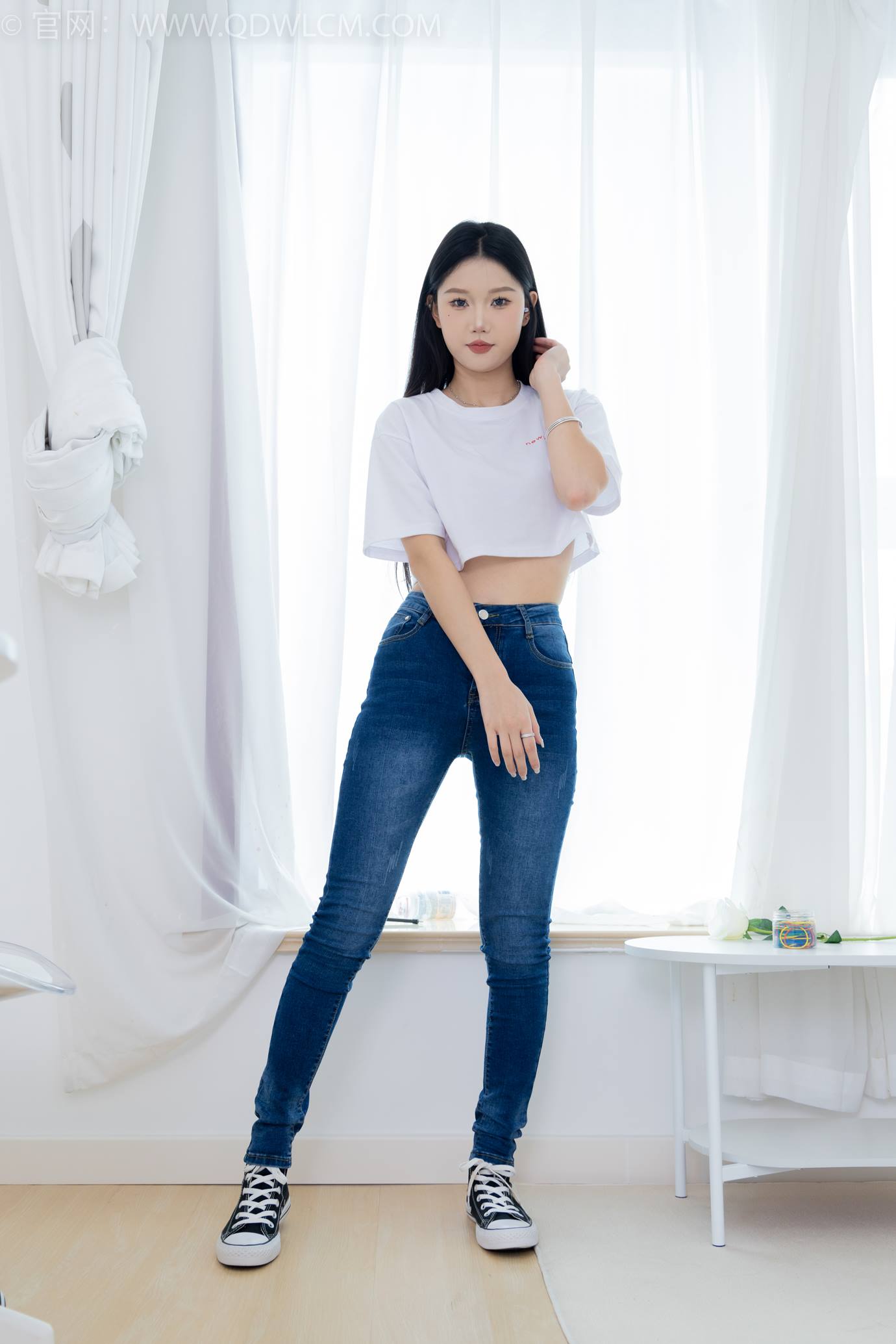 图片[3]-勿恋传媒 NO.2293 小竹-匡威帆布鞋、粉色船袜、肚子疼揉肚子剧情[160P]-草丛看图