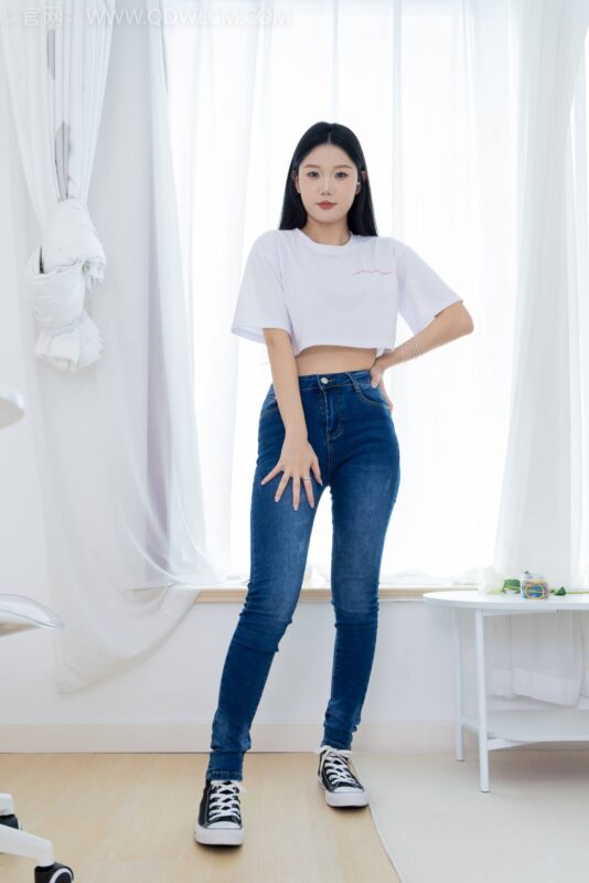 勿恋传媒 NO.2293 小竹-匡威帆布鞋、粉色船袜、肚子疼揉肚子剧情[160P]-草丛看图