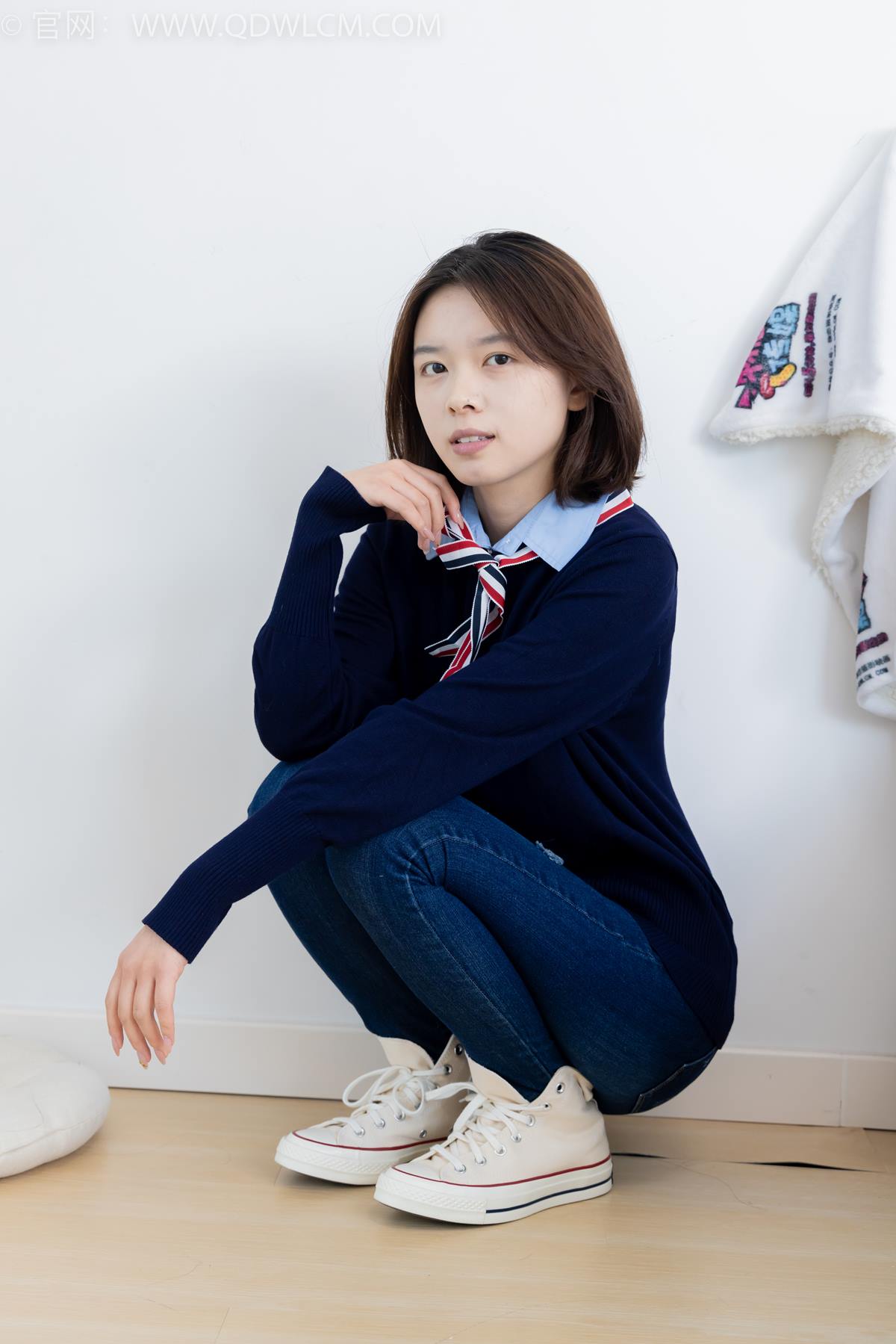 图片[4]-精选勿恋传媒 NO.2354 小悦-帆布鞋、白棉袜、裸足[110P]-草丛看图