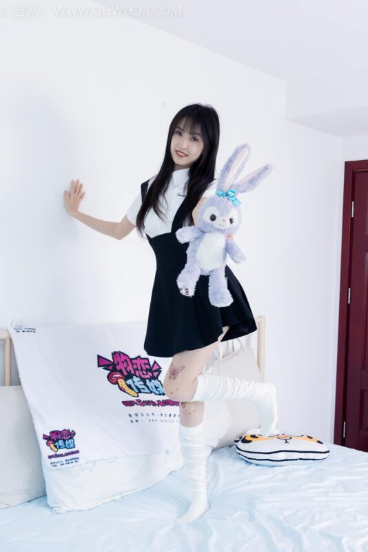 精选勿恋传媒 NO.2369 嘉木-长靴、长筒小腿白棉袜、蝴蝶薄肉丝[156P]-草丛看图