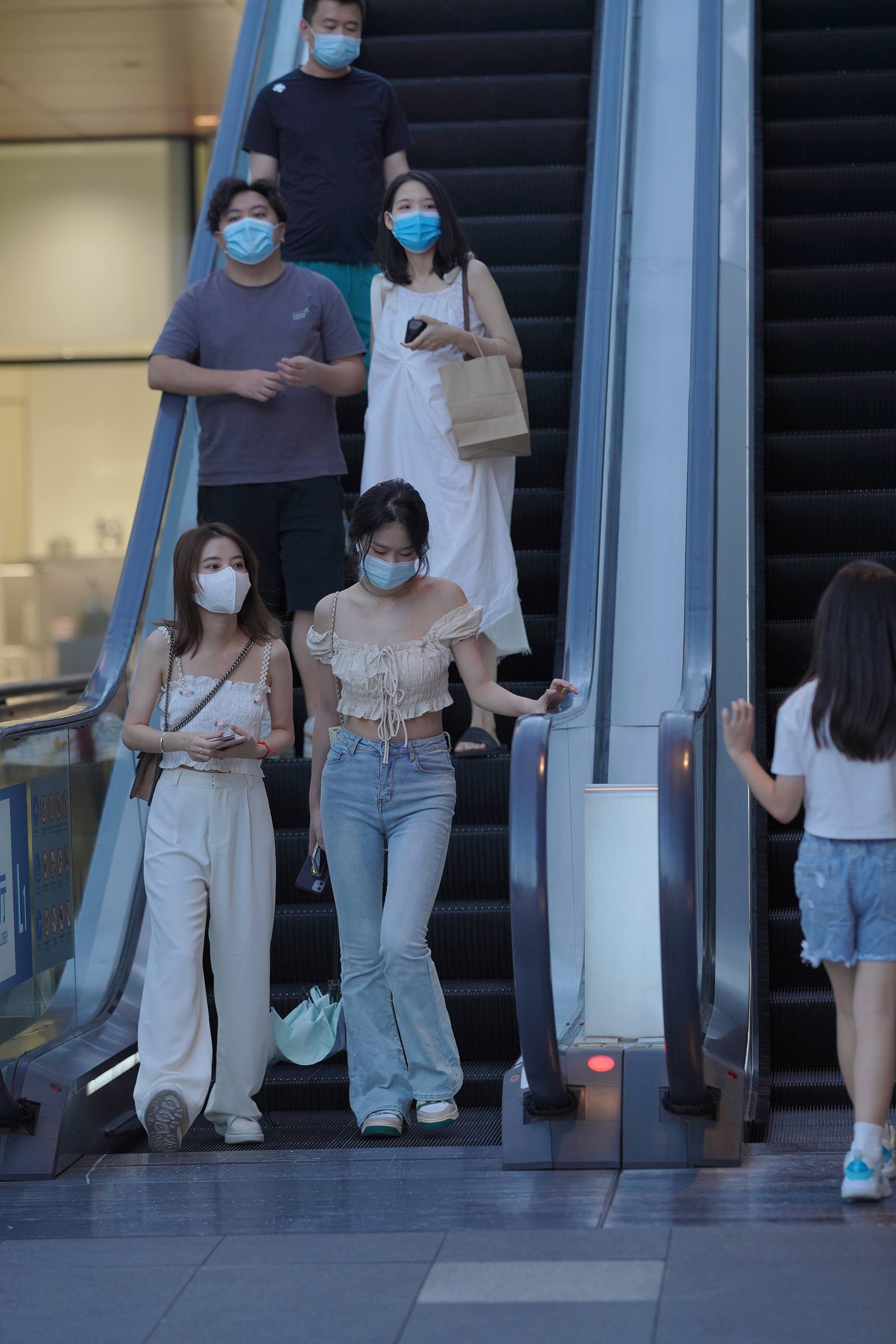 图片[6]-精选精选街拍作品 NO.1849 紧牛长腿[84P]-草丛看图