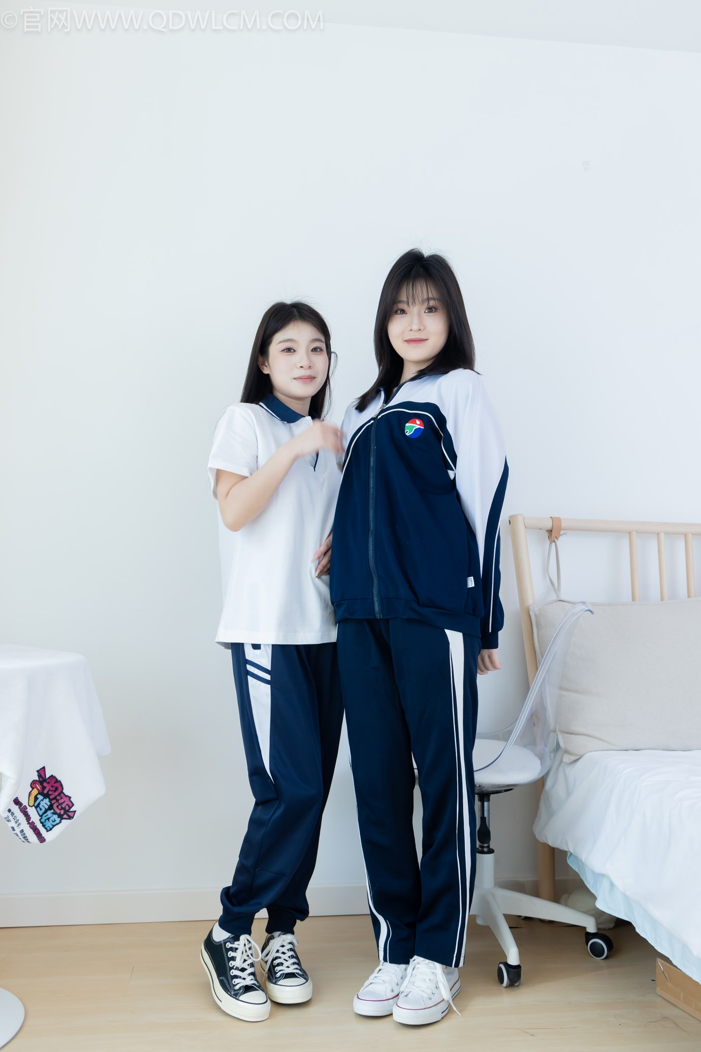 图片[4]-精选勿恋传媒 NO.2322 闪闪青柠-帆布鞋、白棉袜、青柠薄肉丝、闪闪薄白丝[120P]-草丛看图